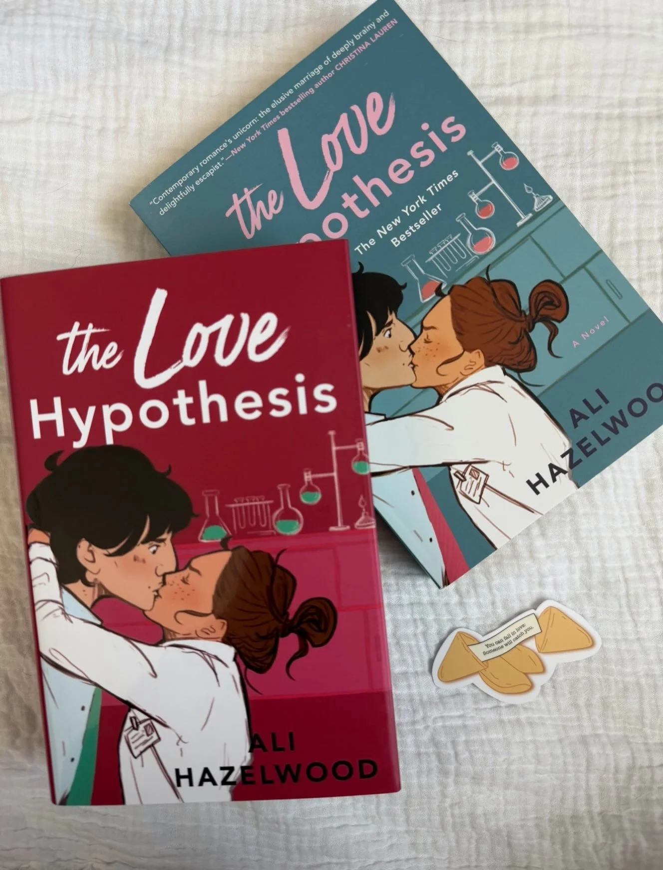 Happy Love Hypothesis Day! 🥹💗 Forever one of my favorite Ali Hazelwood books and one of the books that got me back into reading as an adult. It&rsquo;s also the book that made me an instant Ali Hazelwood fan, so it will always have a special place 