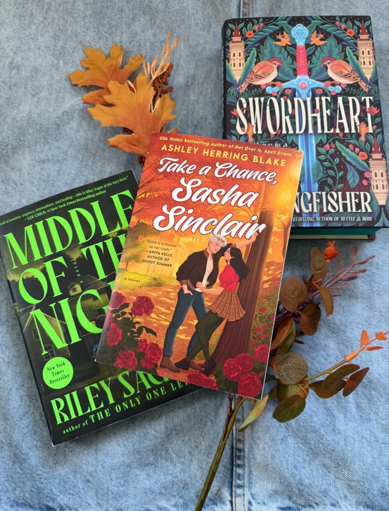 🎃 Fall TBR is officially here! 🍁🍂

What&rsquo;s your favorite thriller?? I need recs!