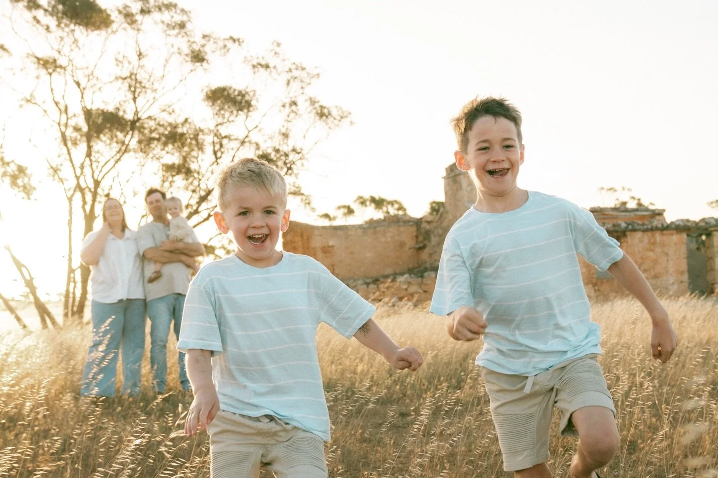 We&rsquo;re well and truly into family photo season &amp; I&rsquo;m LOVING it! This Christmas if you&rsquo;re wondering what to give someone they will cherish for a lifetime, photos are it! Trust me, it will mean so much more to them than whatever yo