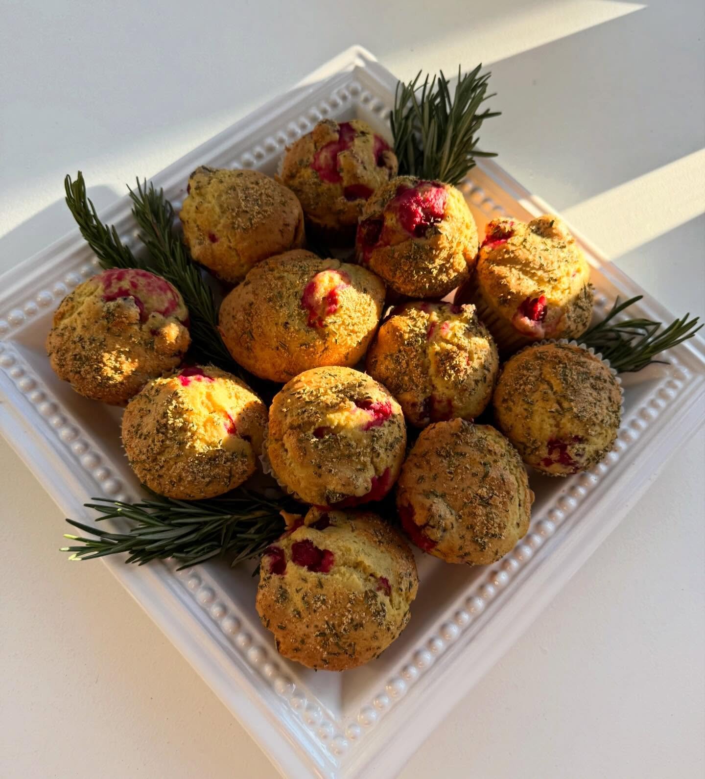 These Rosemary Cranberry muffins have been a favourite of my clients the past few weeks! The candied rosemary with the tart cranberry is the perfect match #torontochef #holidaymuffins #rosemary #cranberry #glutenfree #holdiay