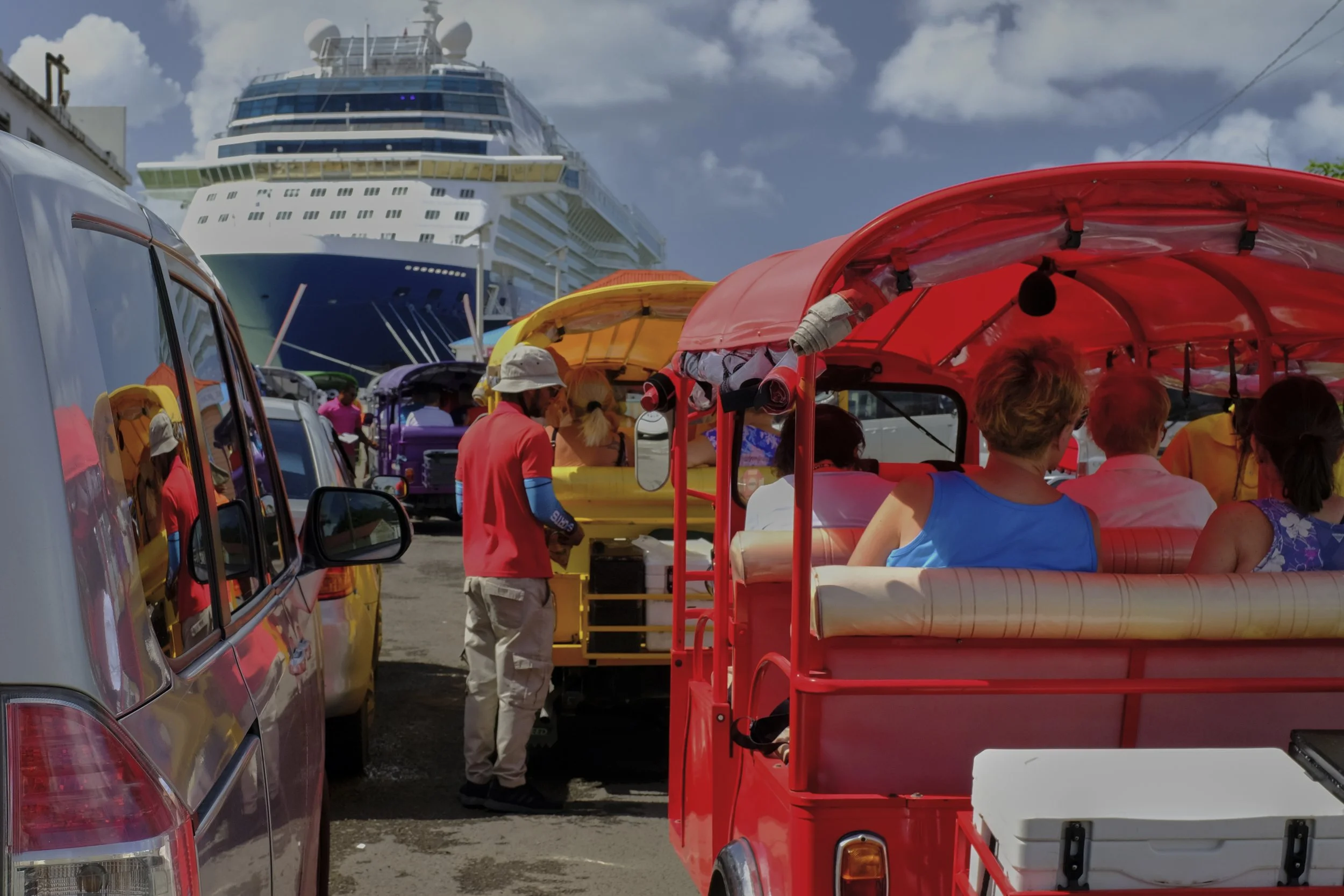 tourists from cruise ship.jpg