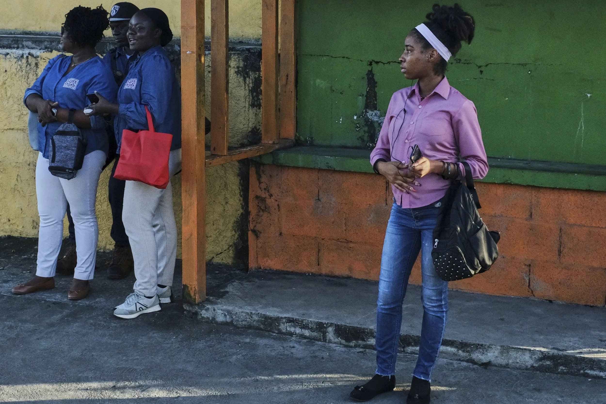 bus stop onlookers.jpg