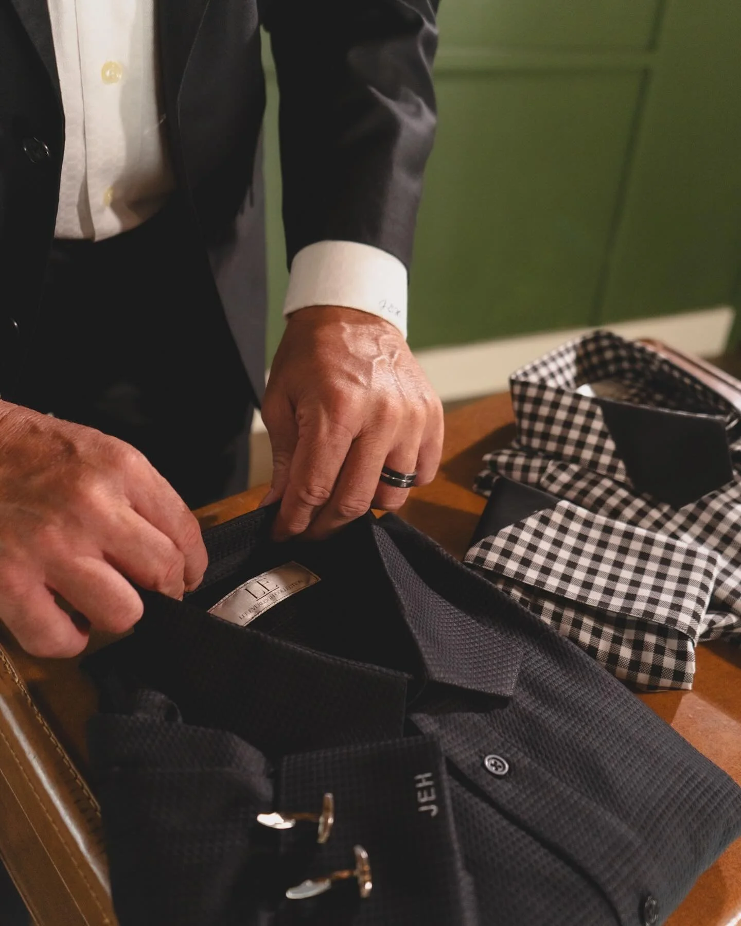 Bespoke means Custom, down to the stitching.

Allow us to create your next suit.

Visit our website! Launching 9&bull;7&bull;24 ! 

#leeeverleighcollection #menssuits #mensfashion #bespoke #customclothing #tailoredsuits #weddingsuit #businesssuit #su