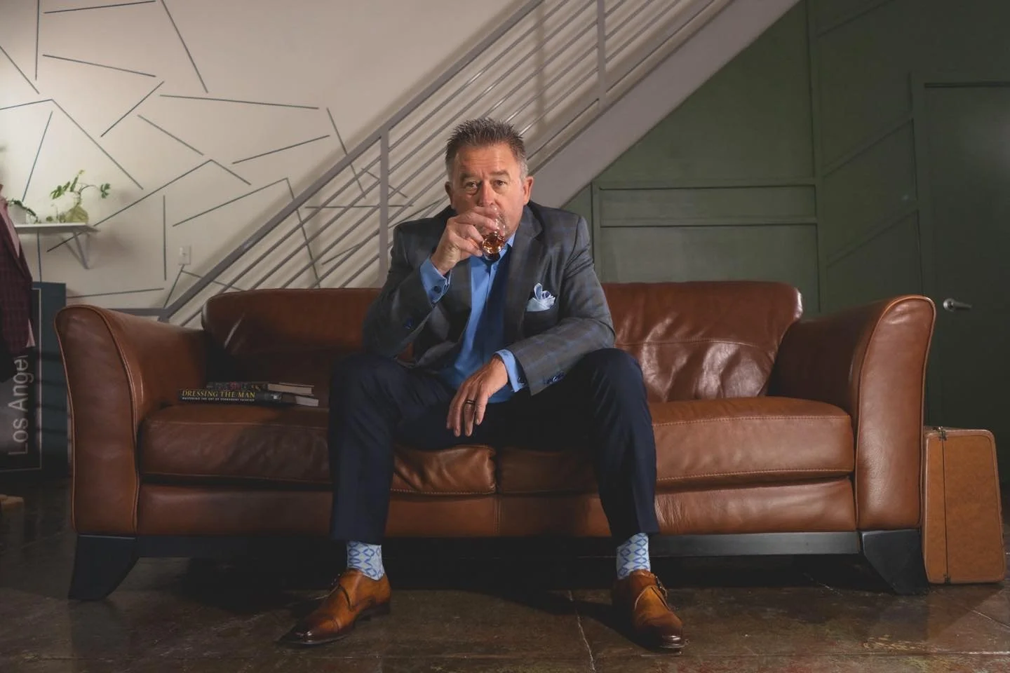 What story do you want your wardrobe to say about you? It&rsquo;s all about the details!!!

#BespokeSuits
#CustomClothingformen
#Leeeverleighcollection.com