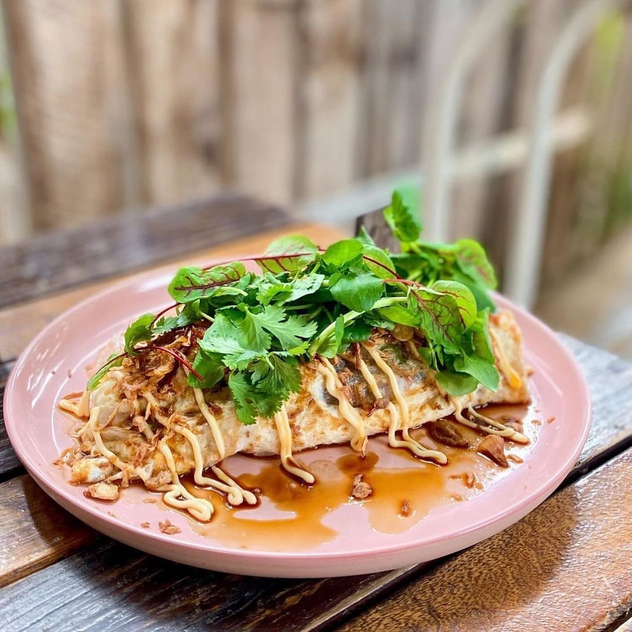 ✨ Our Chinese Style Egg-White Omelette is BACK 🤩 

W/ miso poached chicken, oyster &amp; enoki mushrooms, snow peas, kewpie mayo &amp; soya sauce 🤤 Limited time only, don&rsquo;t miss out 👌🏽