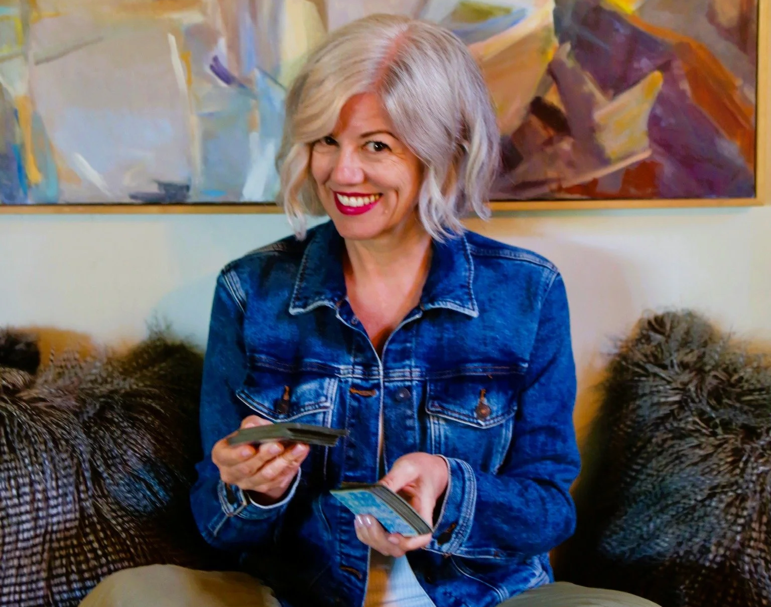 Lori Dyan teaching tarot during her Tarot Intensive mentorship