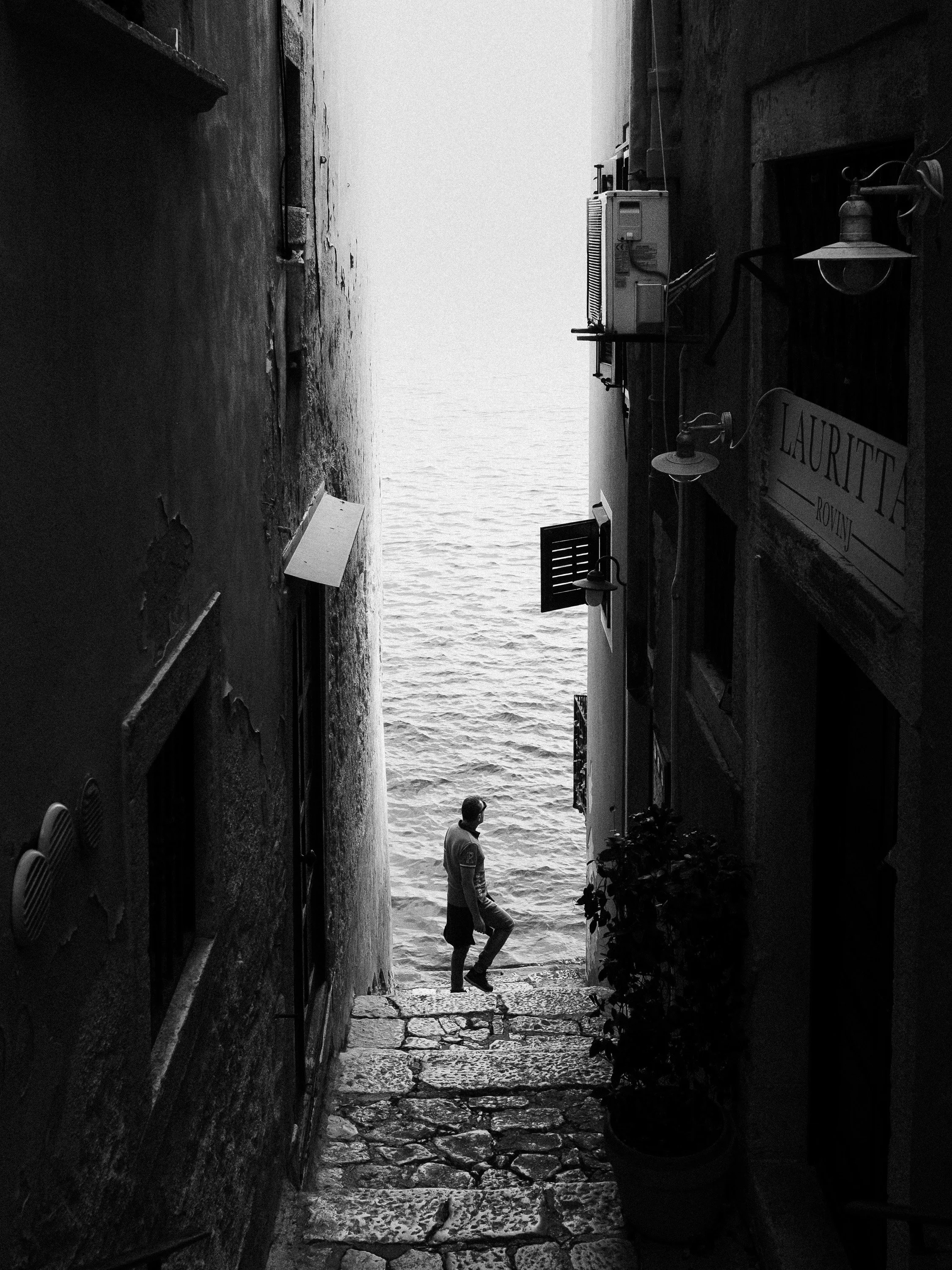 B&W Chris Logue-15.jpg