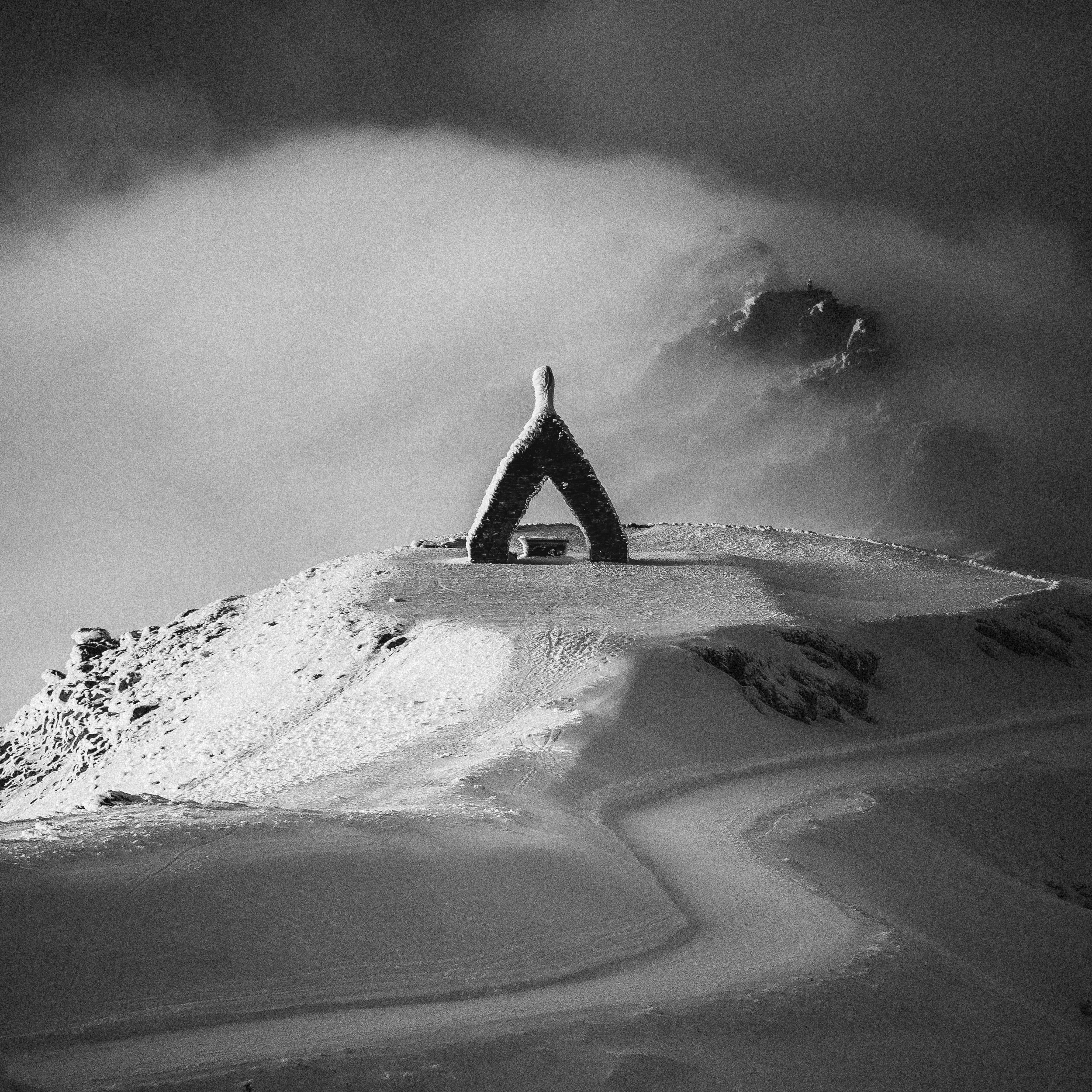 B&W Chris Logue-5.jpg