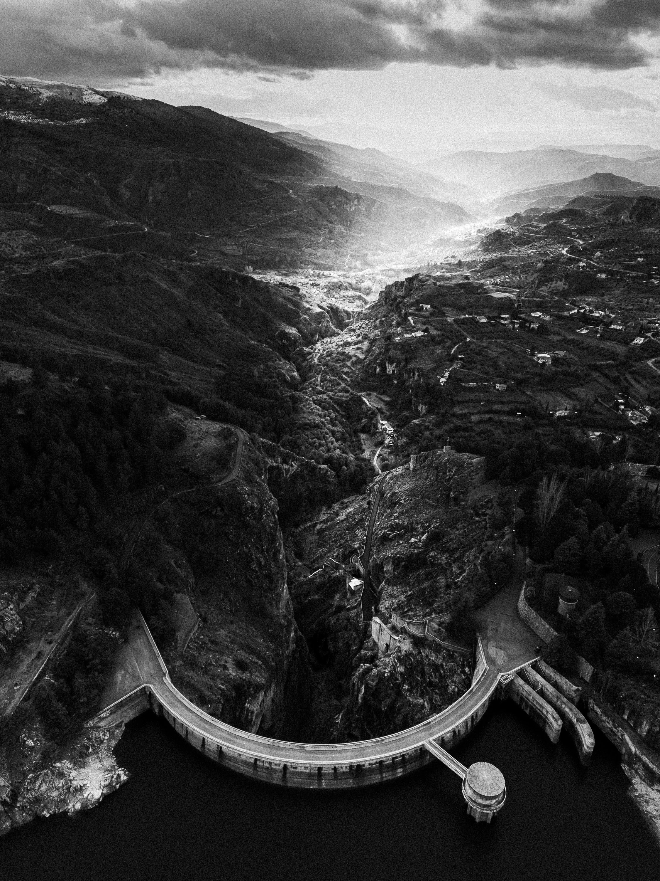 B&W Chris Logue-4.jpg