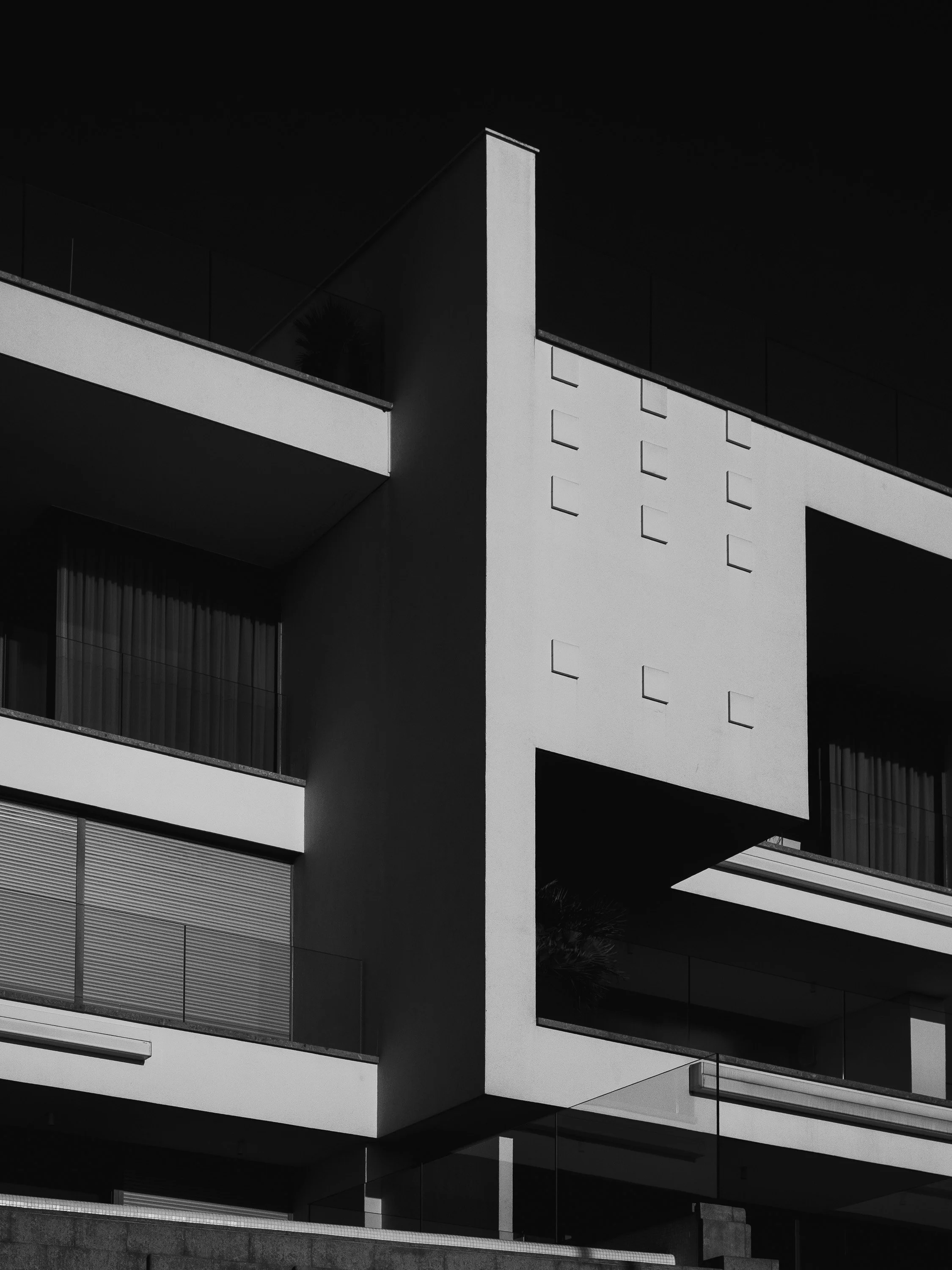 B&W Chris Logue-17.jpg