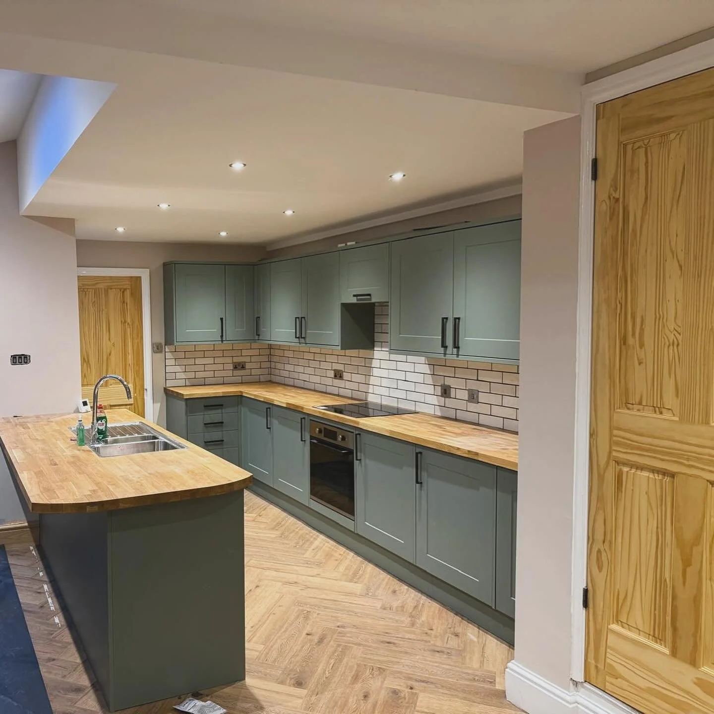 ‼️🧱Look how we can extend your space🧱‼️
#brick #brickwall #luminex #extensions #brickwork #kitchen