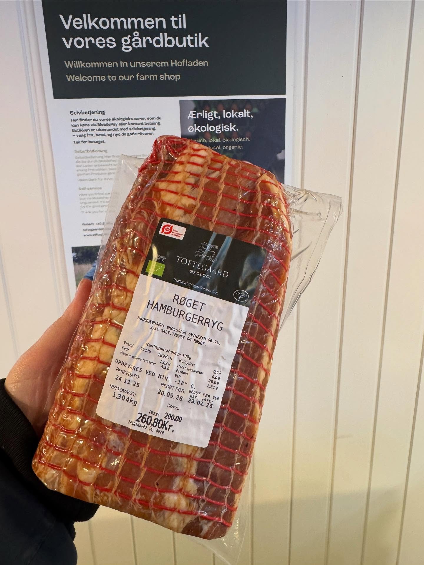 🐷&Oslash;kologisk hamburgeryg &ndash; 50% rabat🐷

Vores ferske, r&oslash;gede hamburgeryg kommer fra egne &oslash;kologiske grise, der har g&aring;et p&aring; marken med masser af plads, frisk luft og mulighed for at rode, l&oslash;be og ud&oslash;