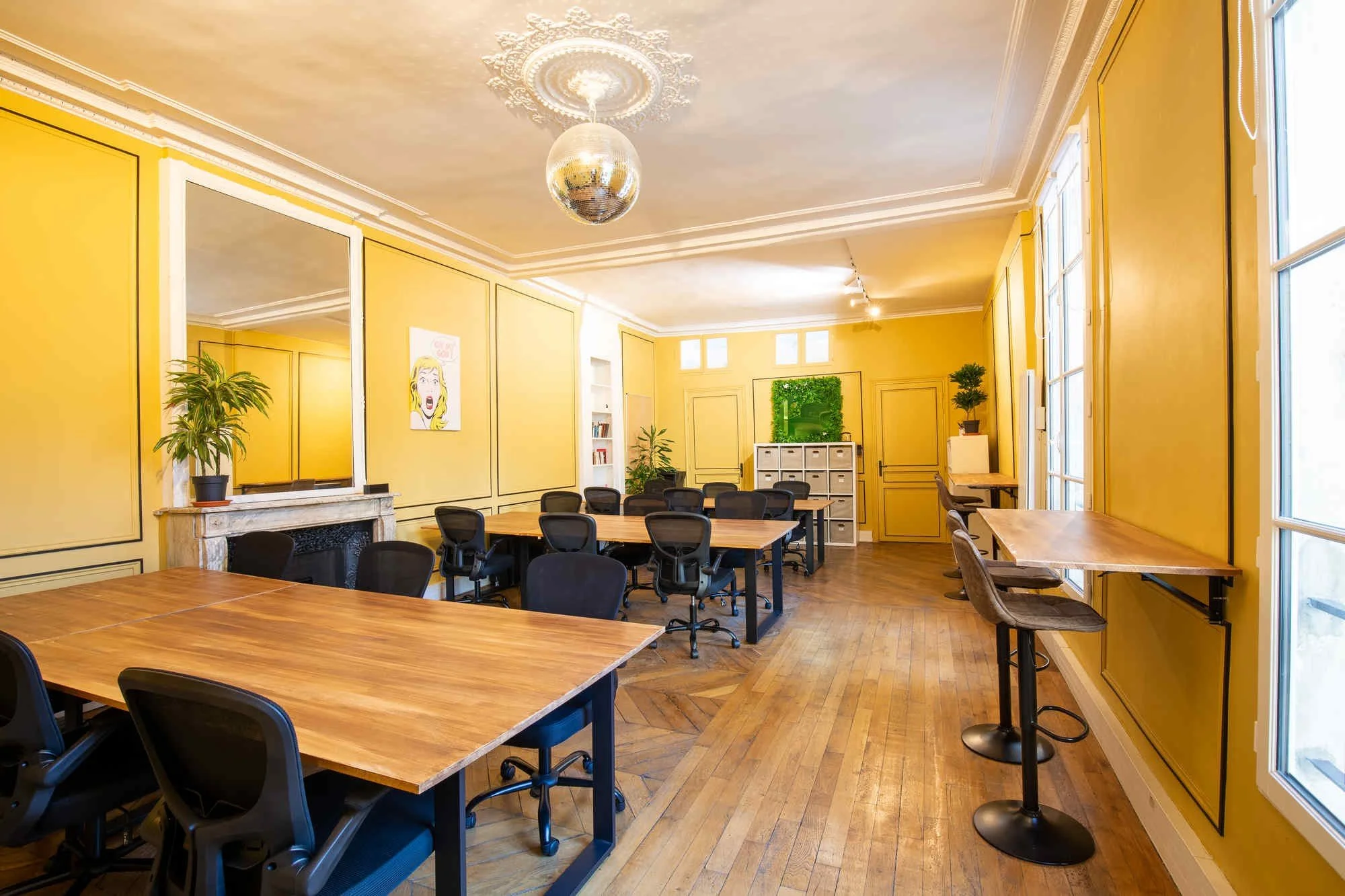 coworking paris 10 - bureaux flou.jpg