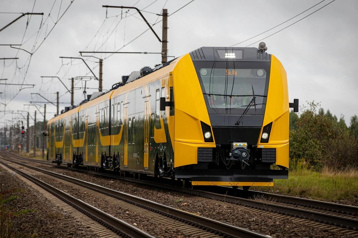 Švinka piedāvā uz trim mēnešiem par 50% samazināt vilciena mēnešbiļešu cenas