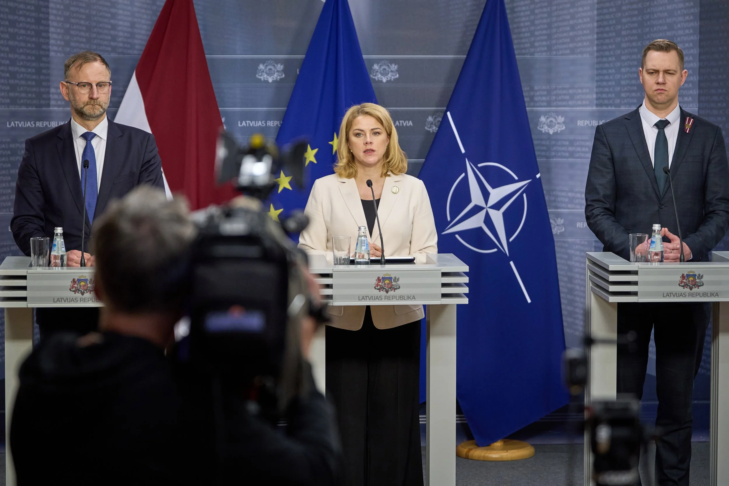 Premjerei jāmeklē atbalsts pie atbildīgiem spēkiem ārpus koalīcijas