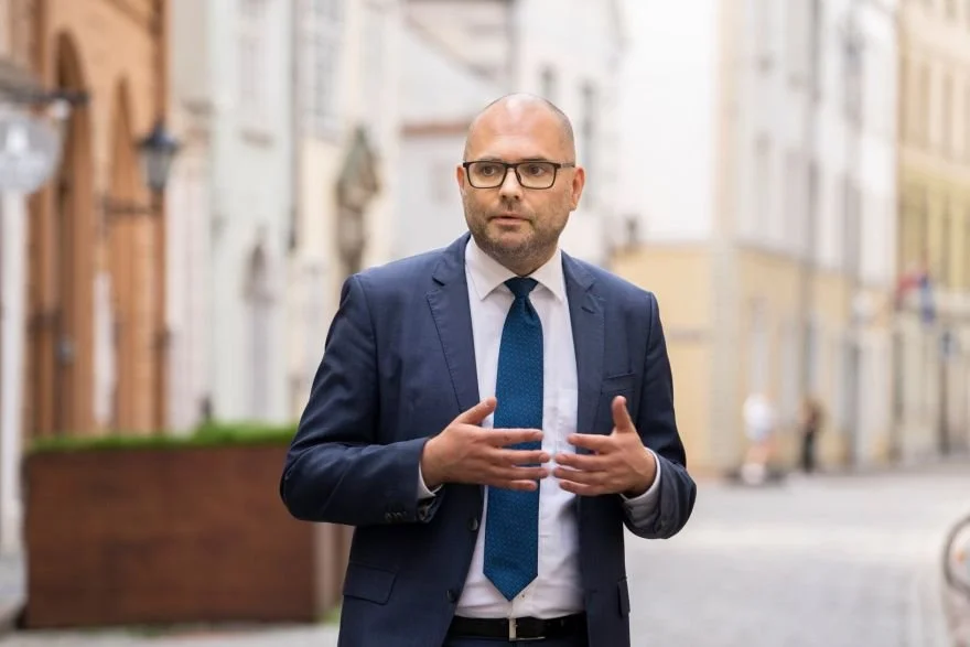 Āboliņa saikne ar NA ir bijusi acīmredzama