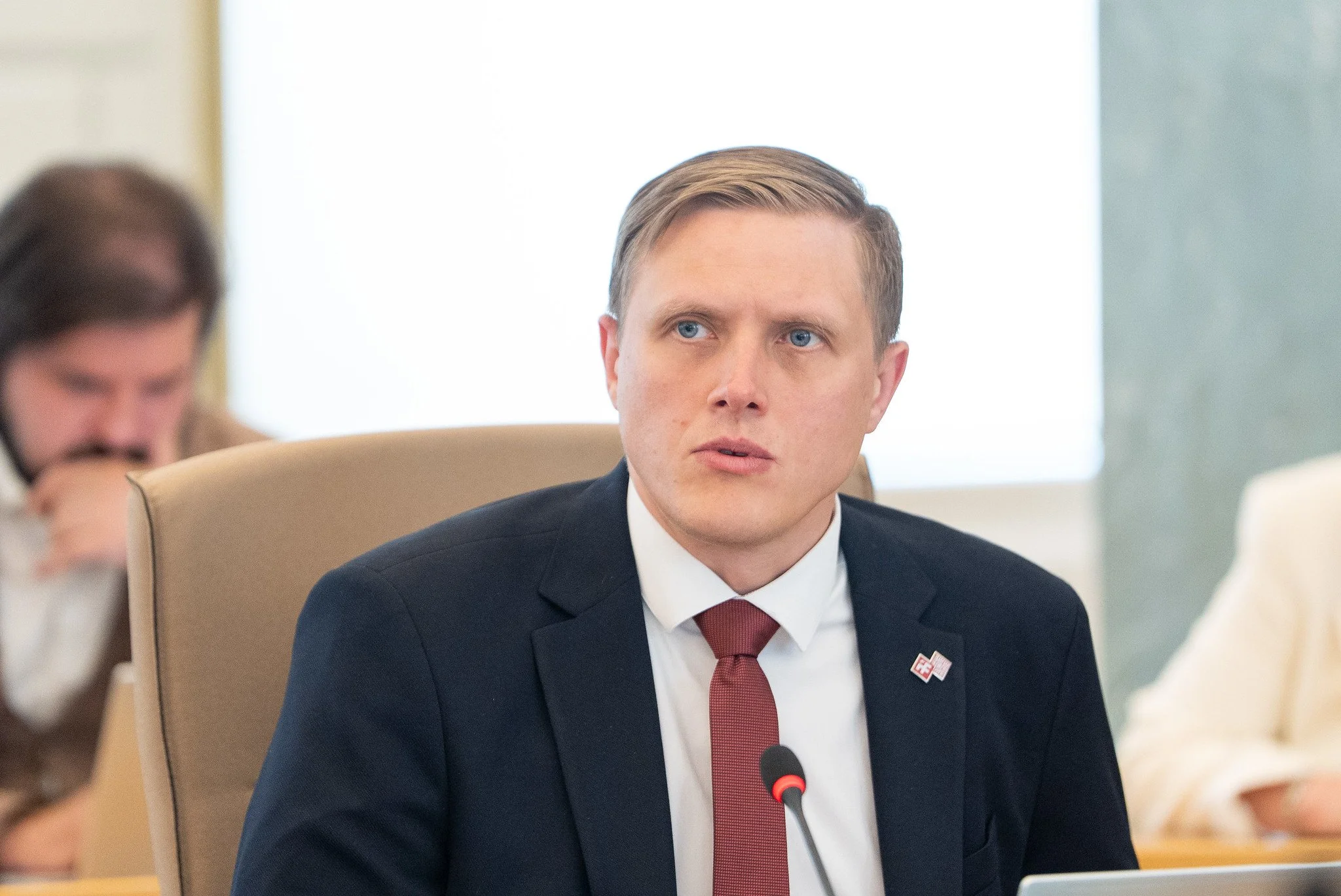 Prasām Dombravam sākt pārbaudi par iespējamu Latvijas valdības ietekmēšanu Avena sankciju lietā