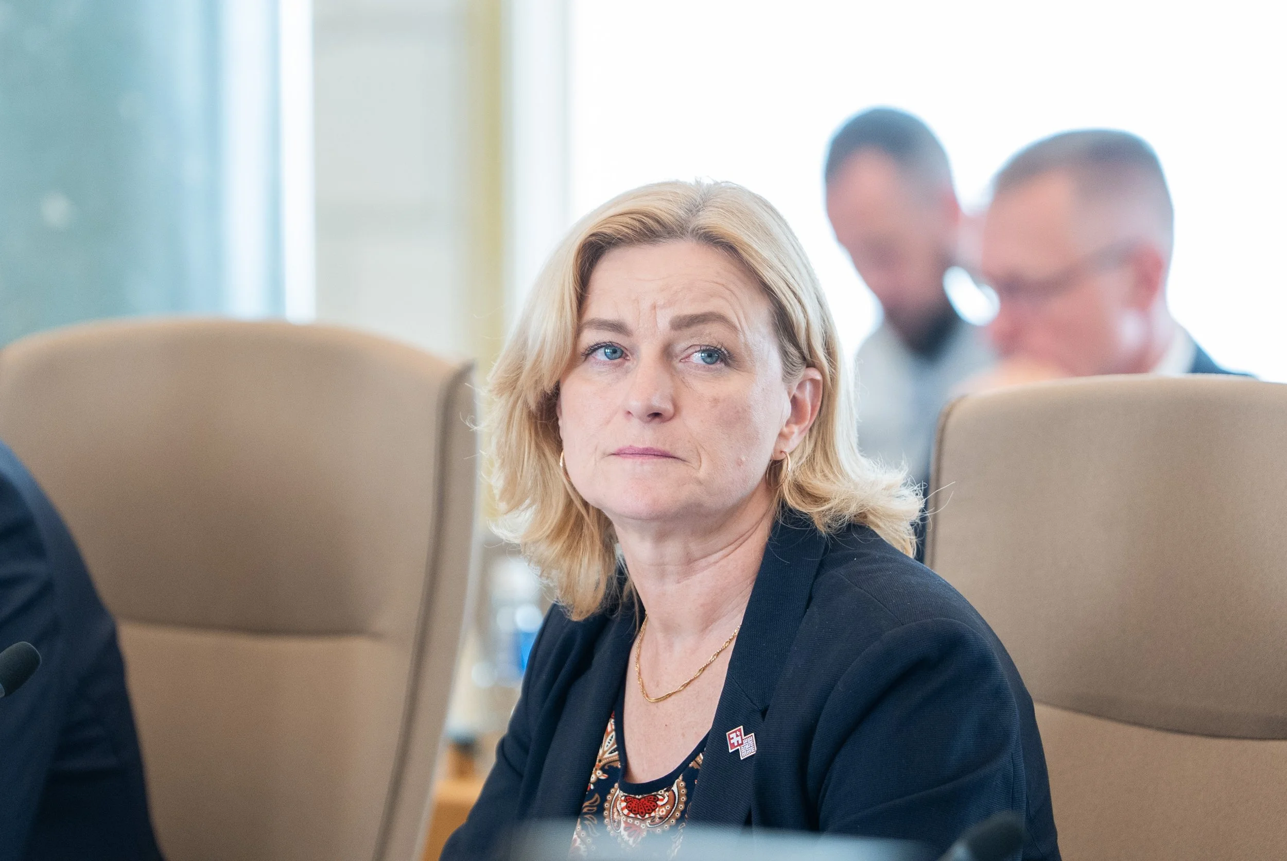 Apsveram izglītības un zinātnes ministres Indriksones demisijas pieprasīšanu
