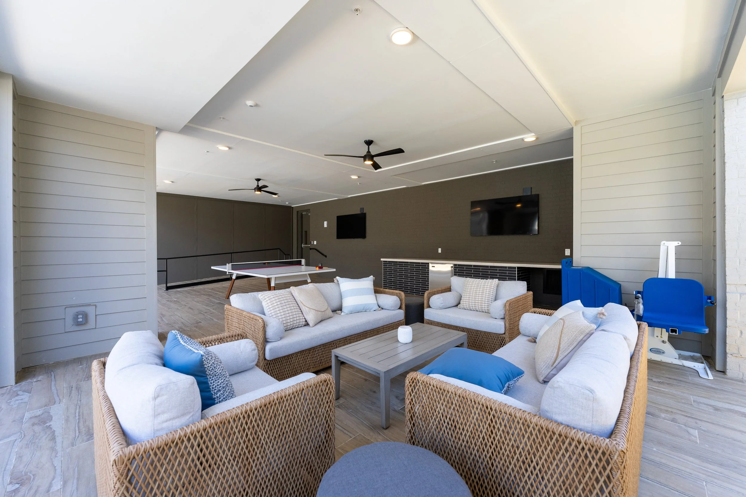 TheMidlandGainesville-Pool031.jpg