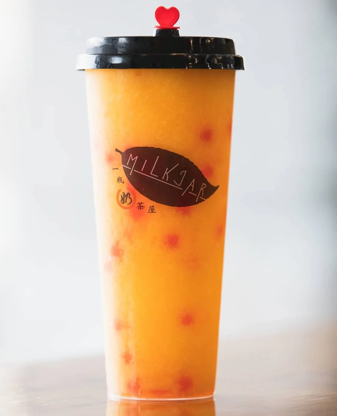 A little tropical, a little sweet. The Very Mango with Strawberry Popping Boba from @milkjar_cincy is calling your name! ๐ง
#shopyourcommunity #shopeatplay #kenwoodsquare #milkjar #boba #bubbletea