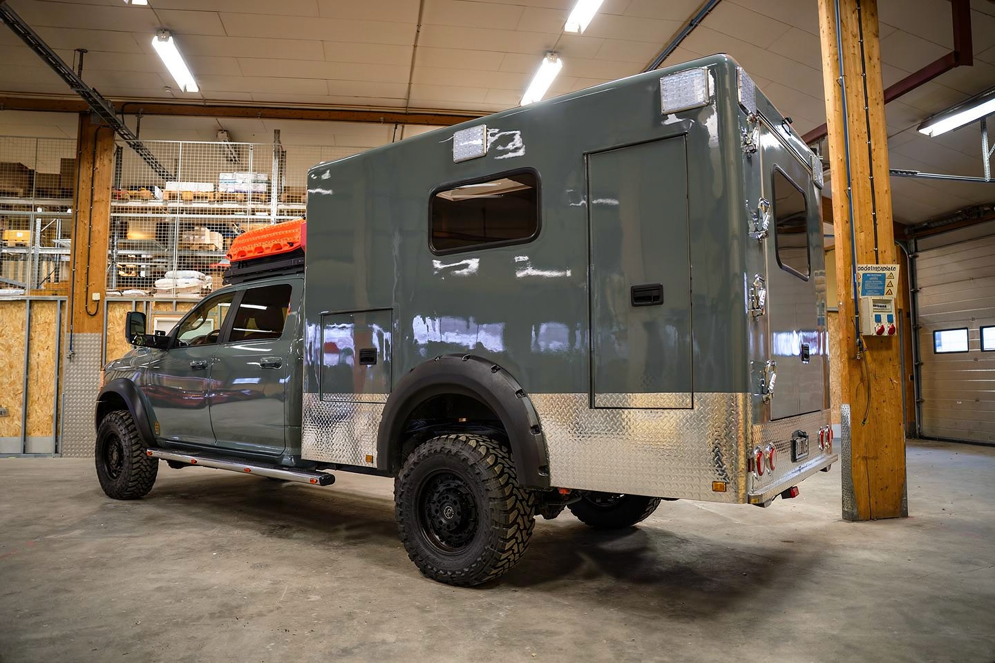 rambulance_grey_back.png