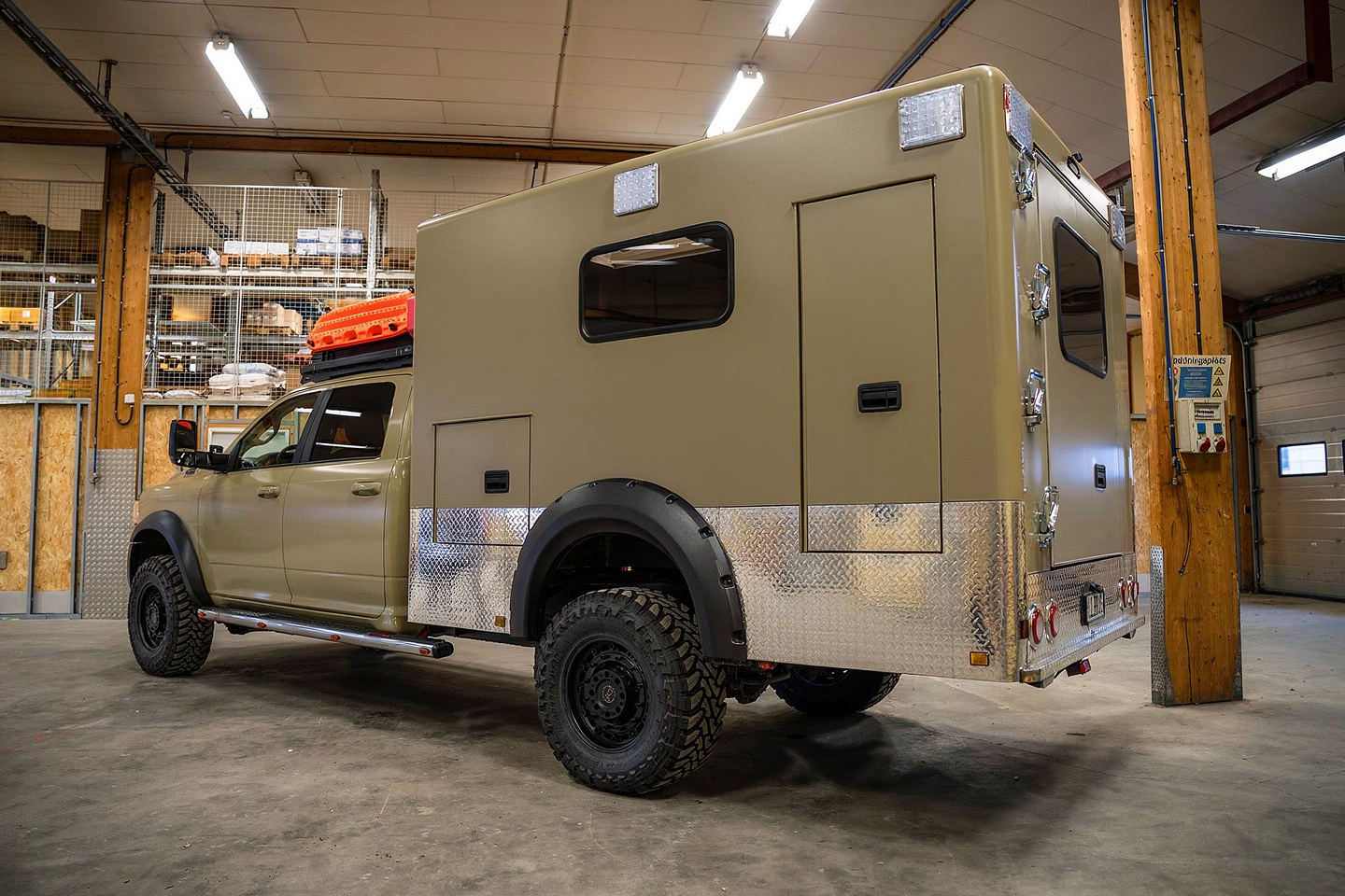 rambulance_khaki_back.png