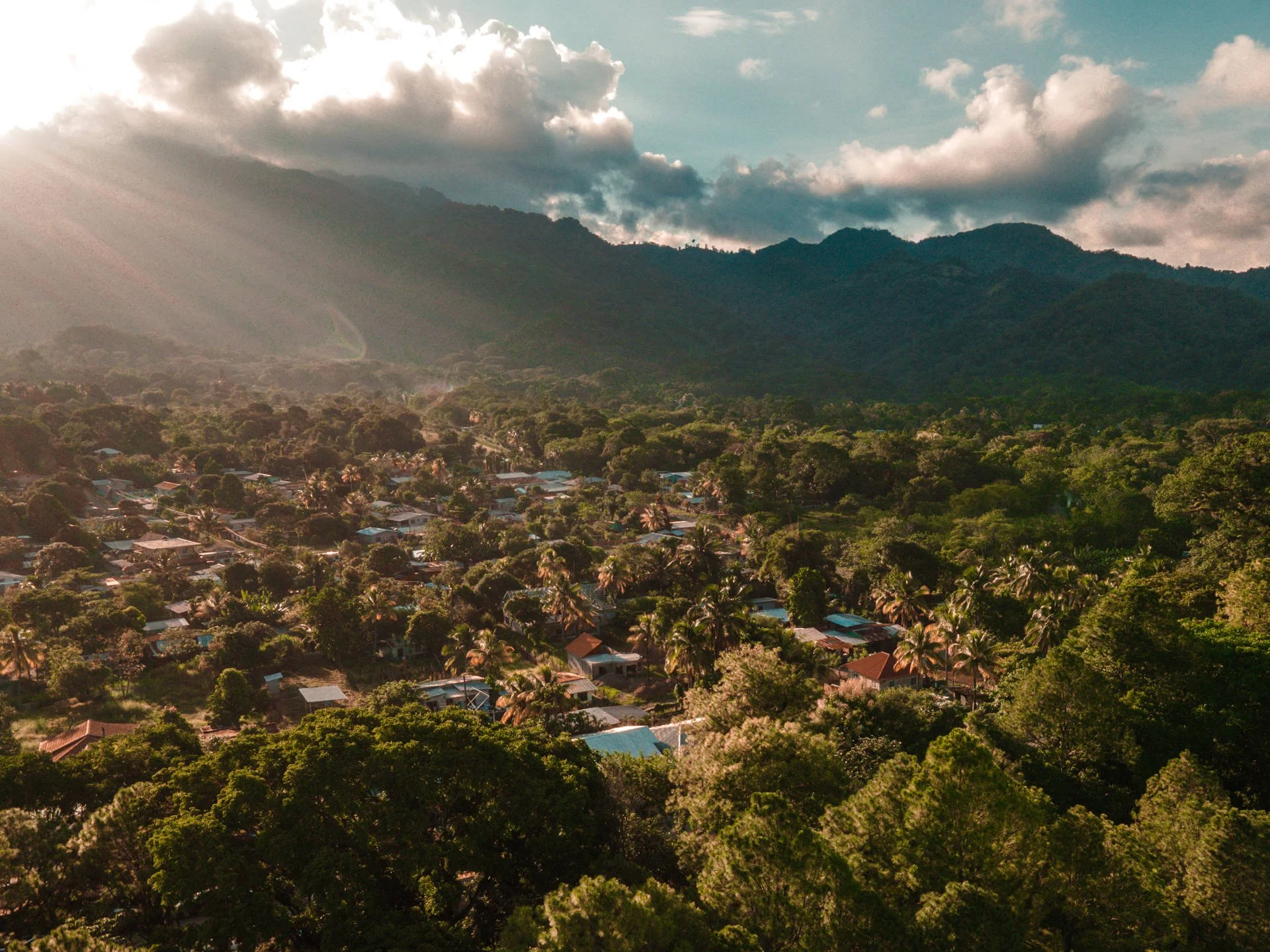 honduras-green-mountains-mwt922qhm5octh6s.jpg