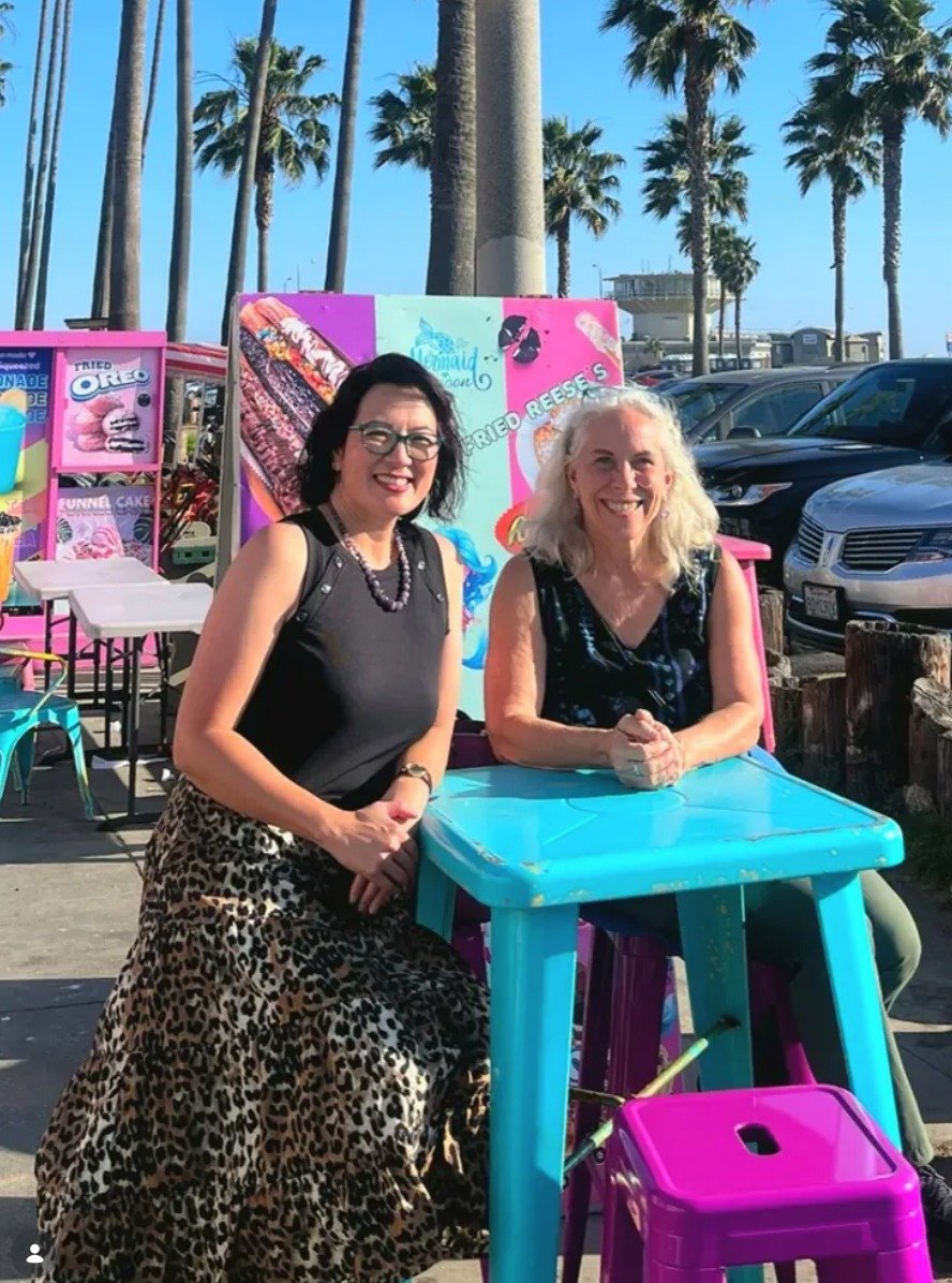 During my trip to LA last week, I was able to connect with my friend Mimi Hoang&mdash;a shining star and one of my all-time absolute favorite bi-conic bi-chologists! 💖💜💙 It is so great to connect with people making change within the bi+ community.