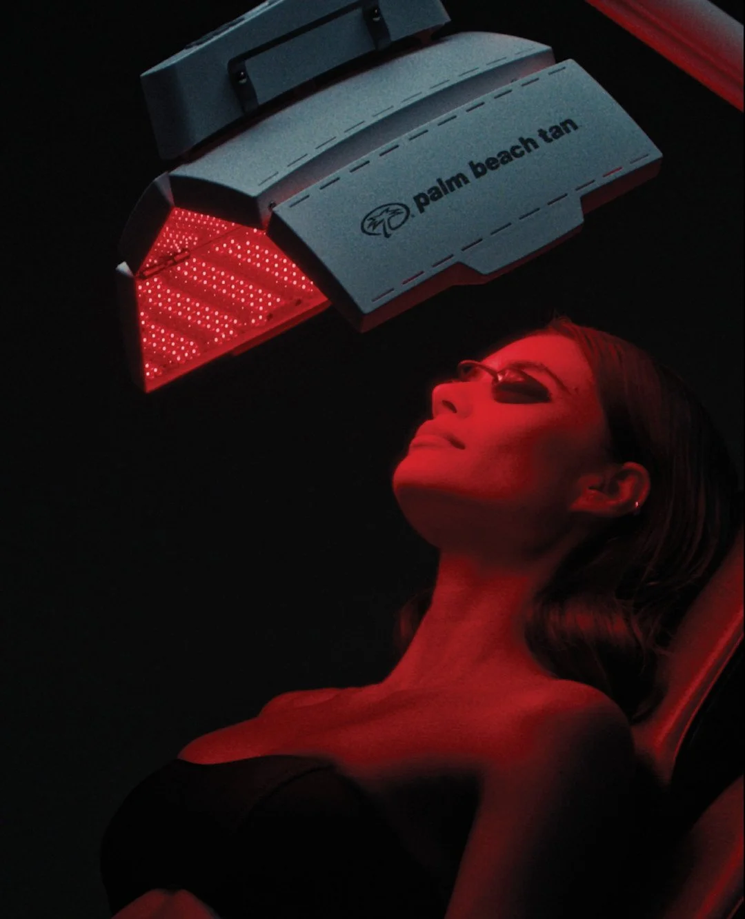 Red light, green light… glow time ✨ Boost your skin’s radiance with red light therapy at @pbtofficial.. think smoother-looking skin, post-workout recovery vibes, and serious self-care minutes. ❤️ First time or regular?