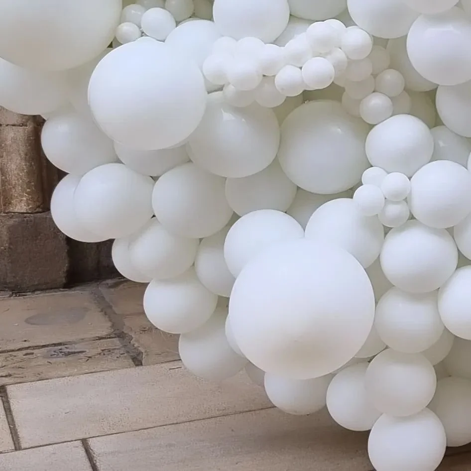 ✨️🎨✨️...#decor #balloon #ballondecor #ballongarland #toulon&nbsp; #southoffrance #nicefrance #cannes #cannet #menton #balloonbyblandy&nbsp; #hyundai #mercedes #bridetobe #bmw #benz #weddinginspo #concessionnaire #southoffrance #ferrari #porsche #sou