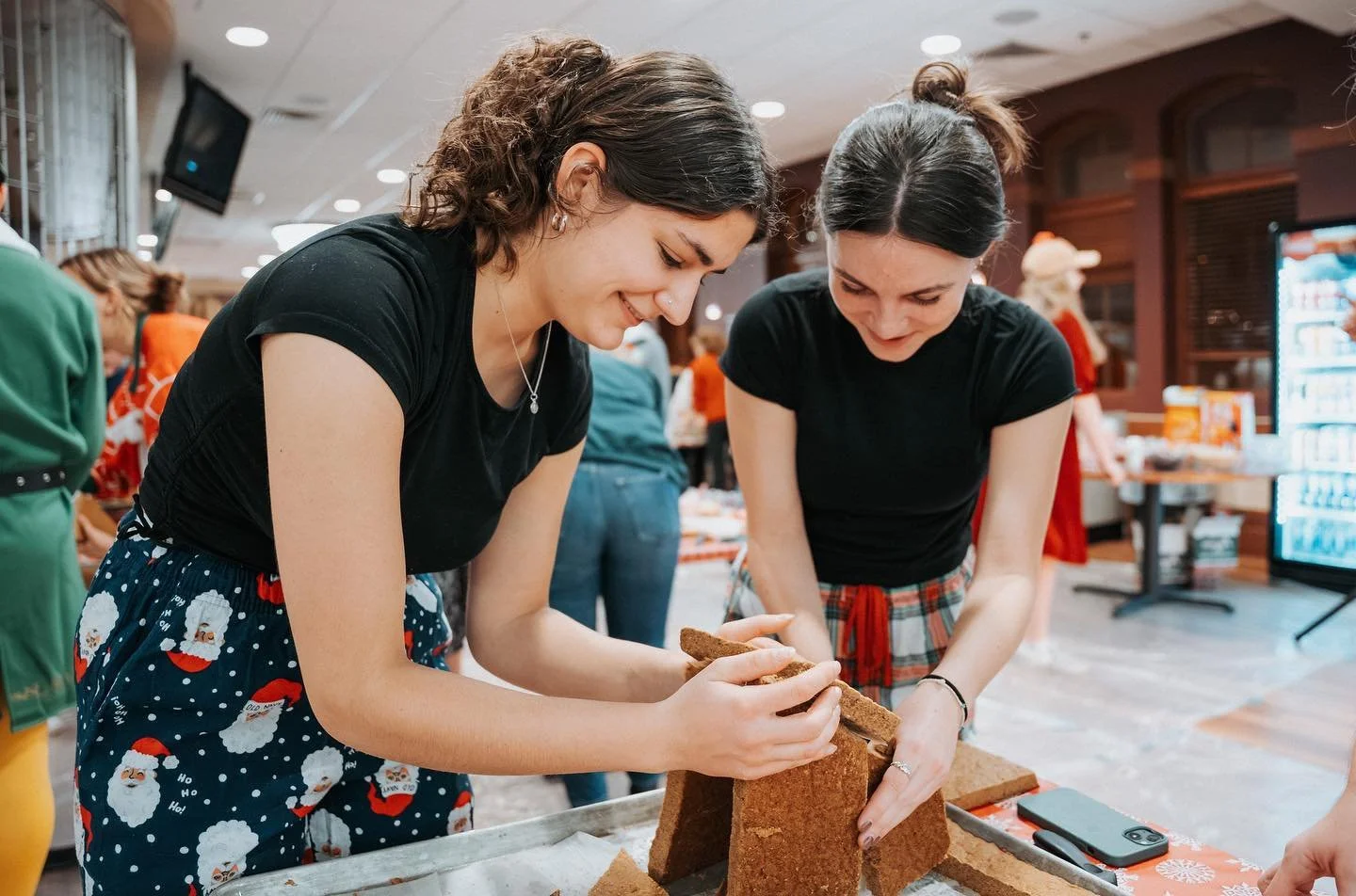 Gingerbread Wars is THIS Friday from 7-9pm. Stop by the Student Union and watch your friends attempt to build the most impressive gingerbread house. 

Come dressed in your best Christmas attire! See you there!🎄🎅🏼🤶🏼