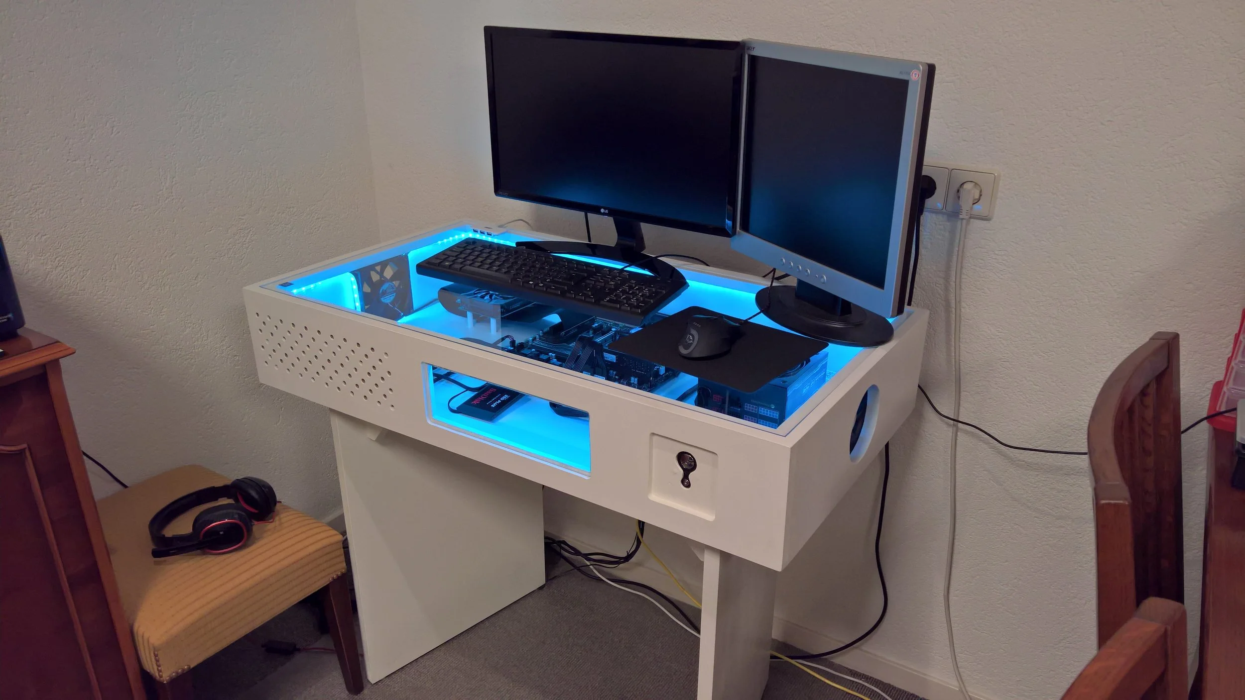 PC desk