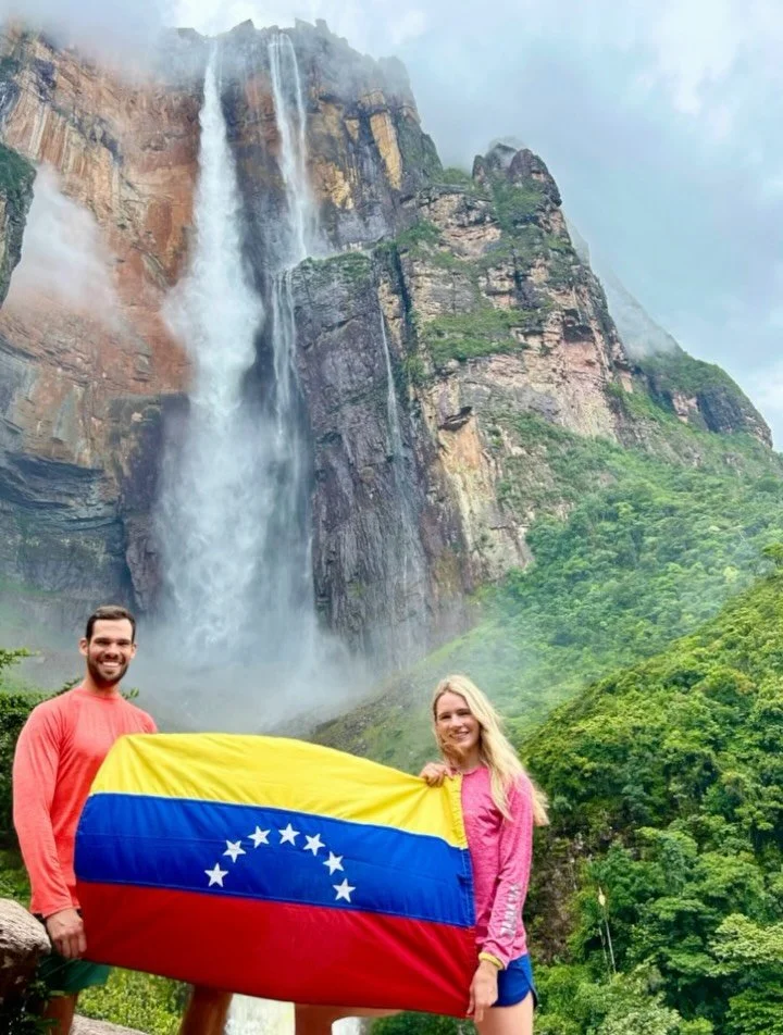 A little Canaima photo dump in style 😉⛰️💦

Ever seen the Pixar movie &ldquo;Up&rdquo;? You might not know this, but it was based where these photos were taken! 🏠🎈Our destination here was Angel Falls, or how we call it in Venezuela, Salto Angel, w