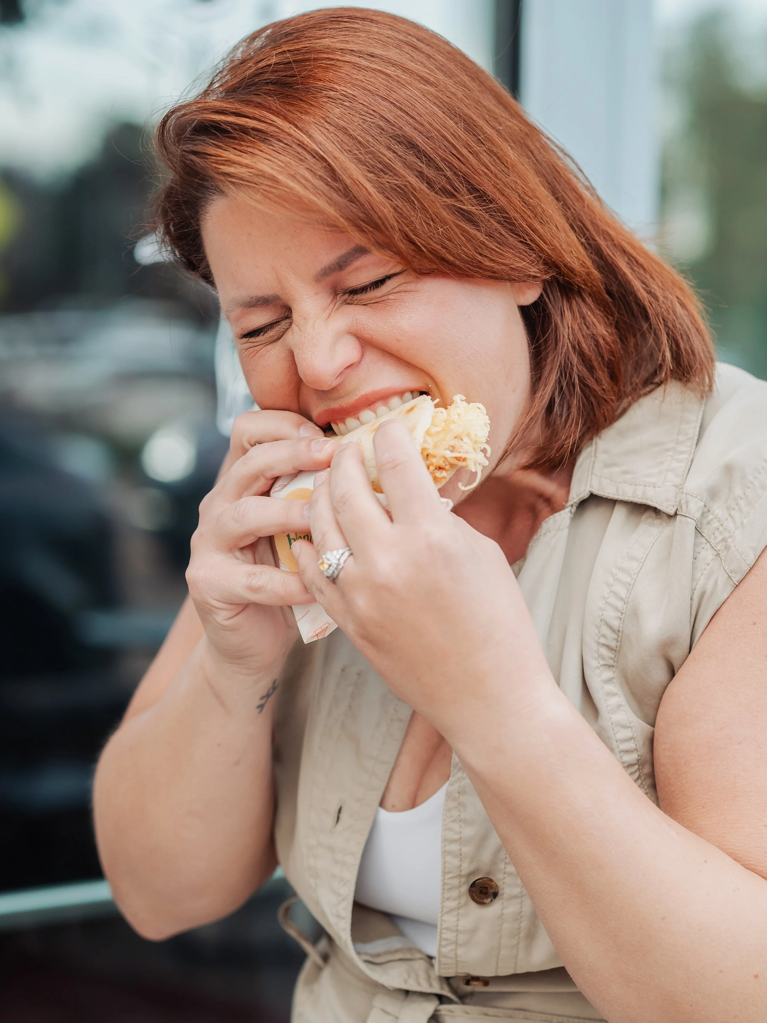 Swipe ➡️ to see a gringa&rsquo;s reaction to her first arepa ever! 🫓 🇻🇪

📸 @kalenjessephotography_co 
&bull;
&bull;
&bull;
&bull;
&bull;
#arepas #denverfoodie #gringa #delicious #venezuela
