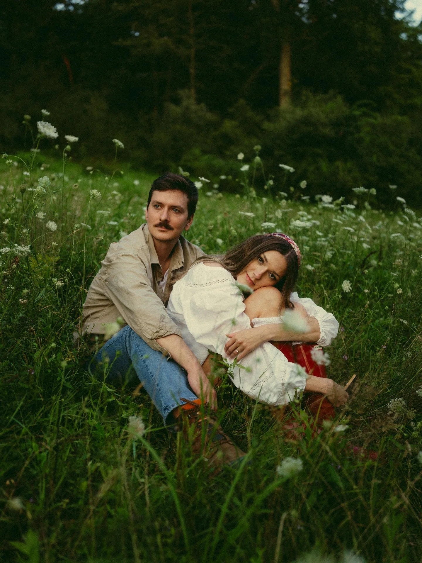 Dreamy greens and wildflowers ❀

- digital and film 

✵Shot with my Lucid Dream Filter from @prismlensfx use code MARISPHOTO for 15% off 

Key words: love story, romantic, storytelling, documentary style, engagement photos, Pennsylvania, couples insp
