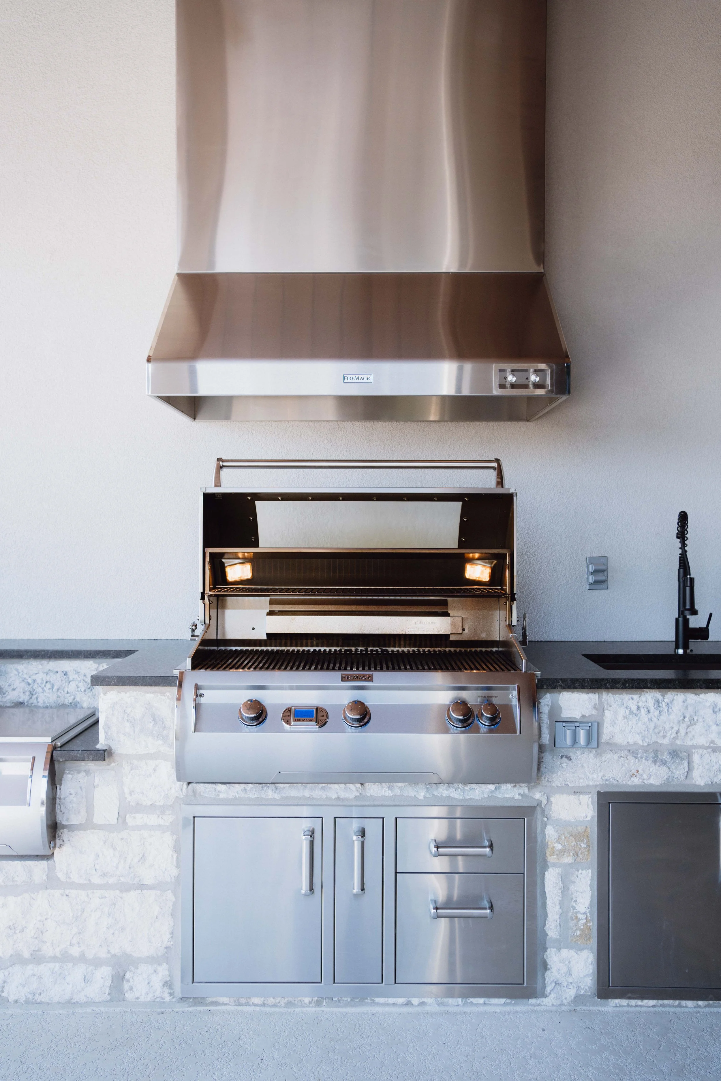 Outdoor kitchen with built-in grill and power burner by Cozy Fireplace + Patio in San Antonio, Texas