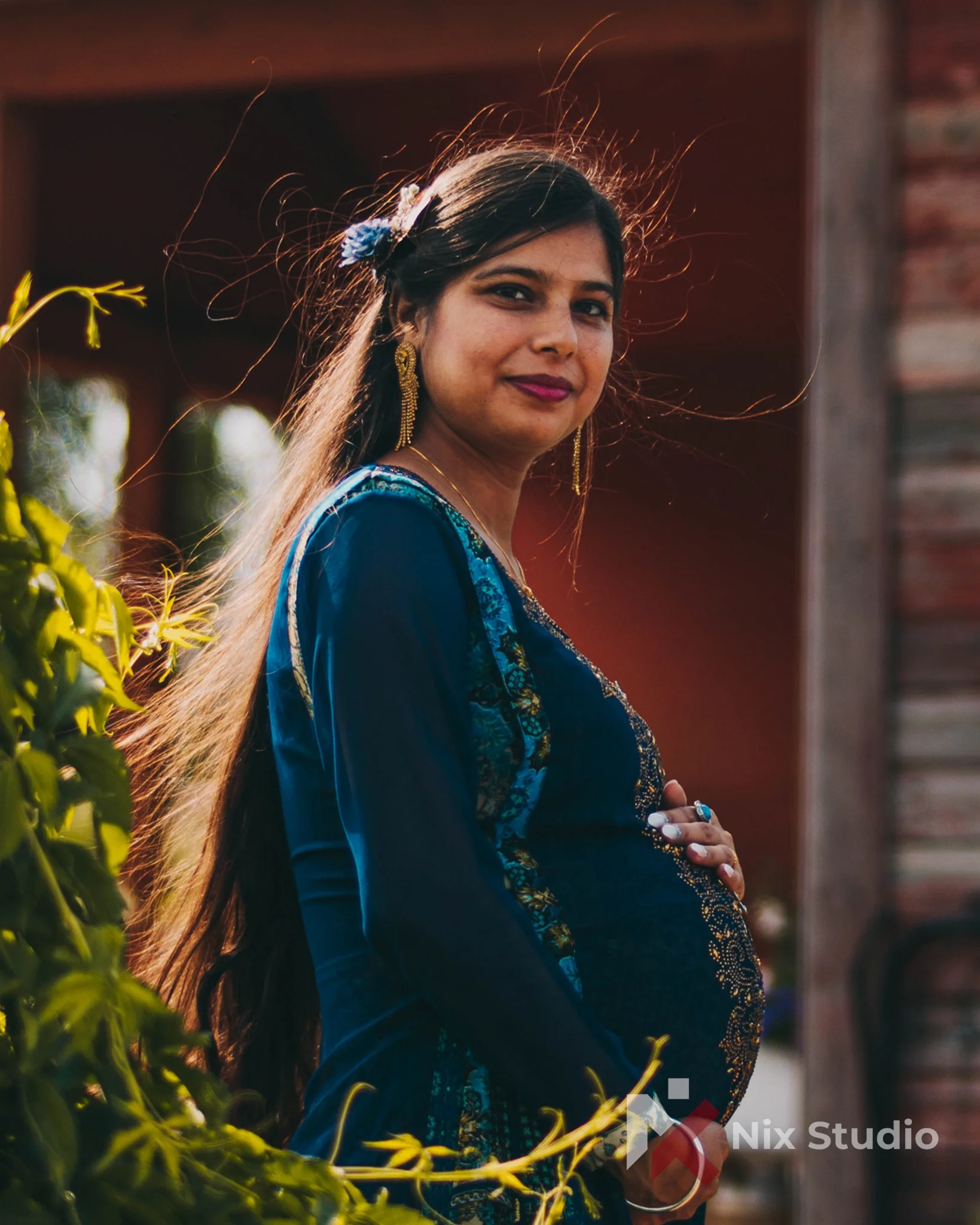 Maternity Photoshoot of woman in Ivory Park Morden, Mb