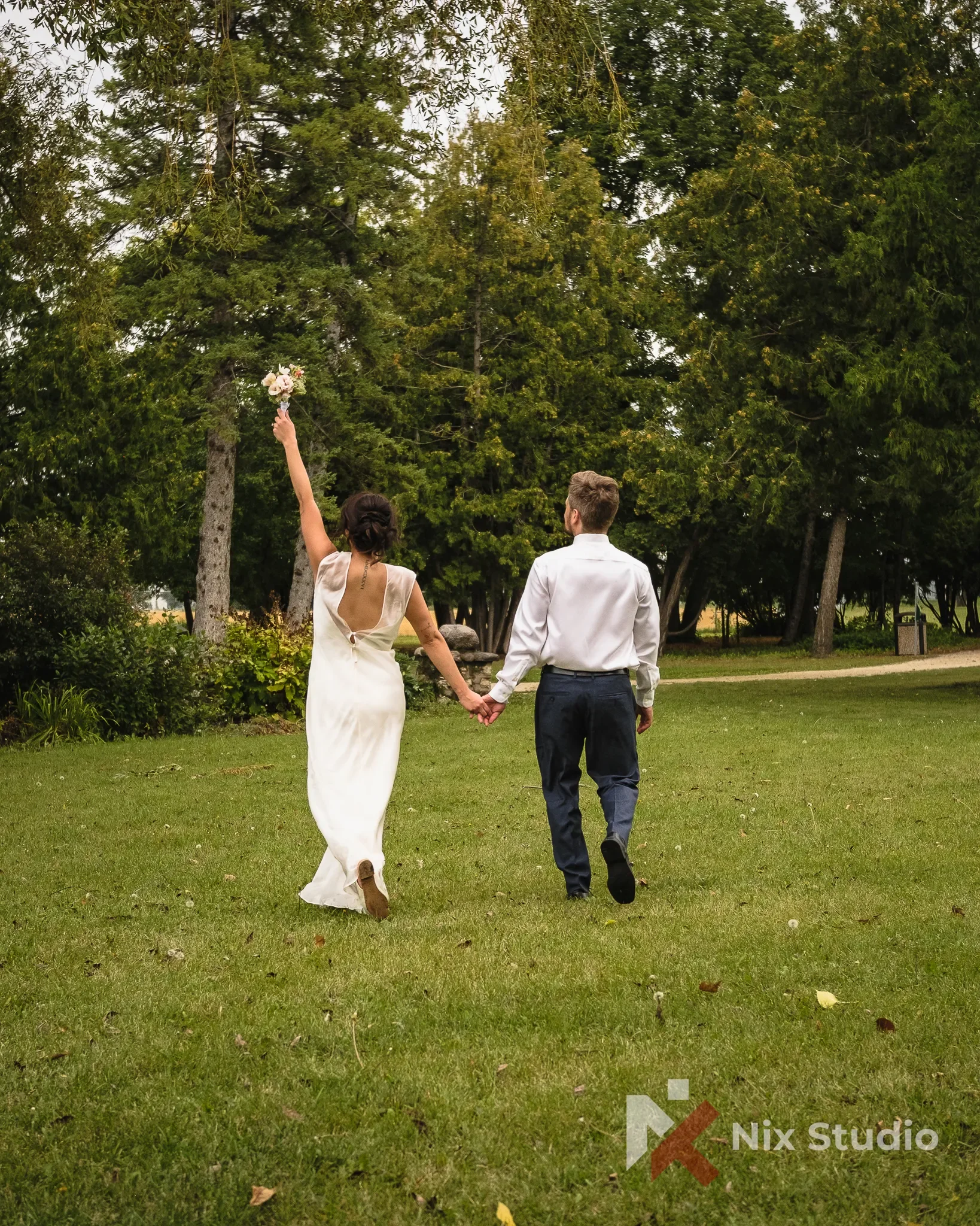 married-couple-morden-photograpghy-walking-park.webp