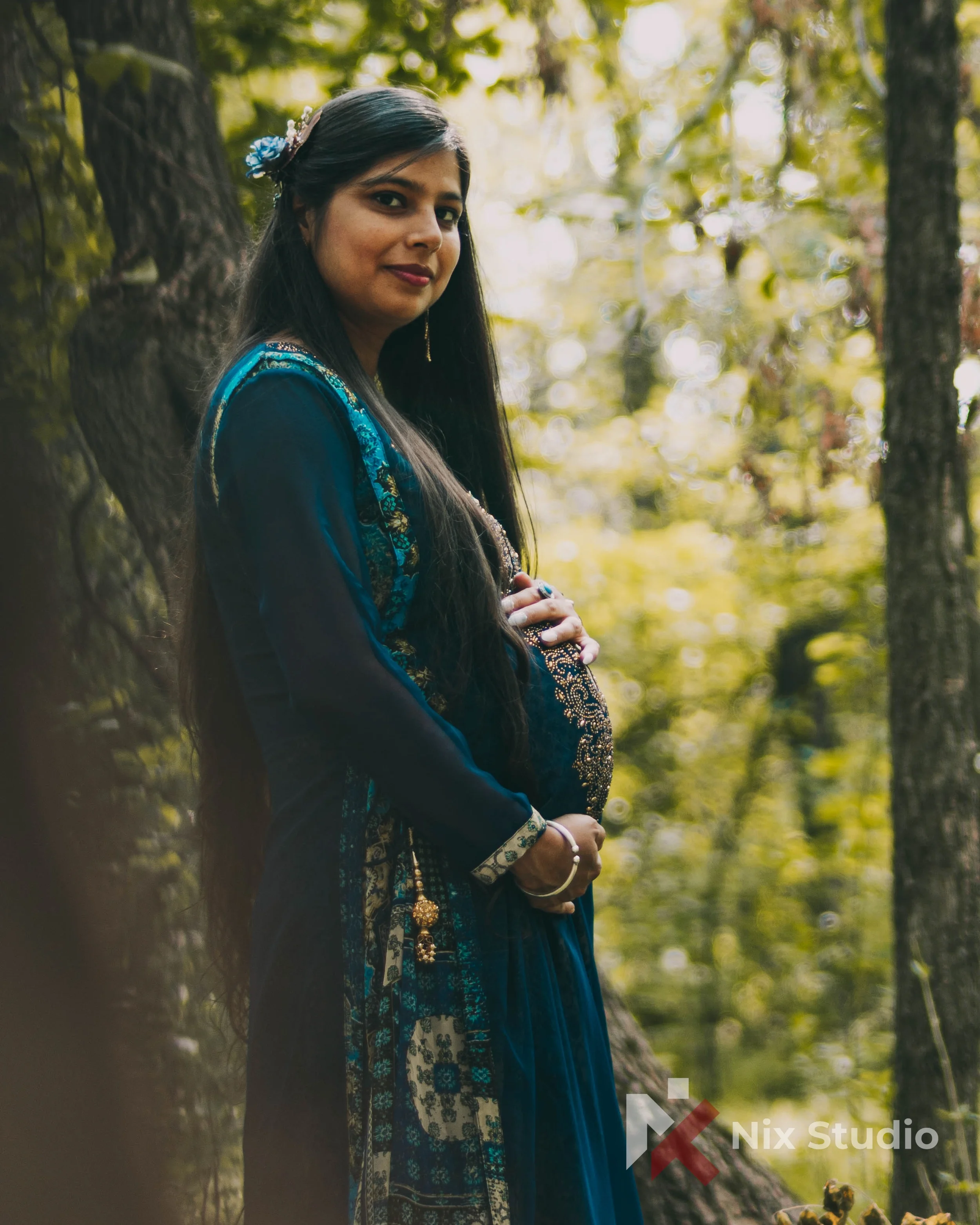 Maternity Photoshoot of woman in Ivory Park Morden, Mb