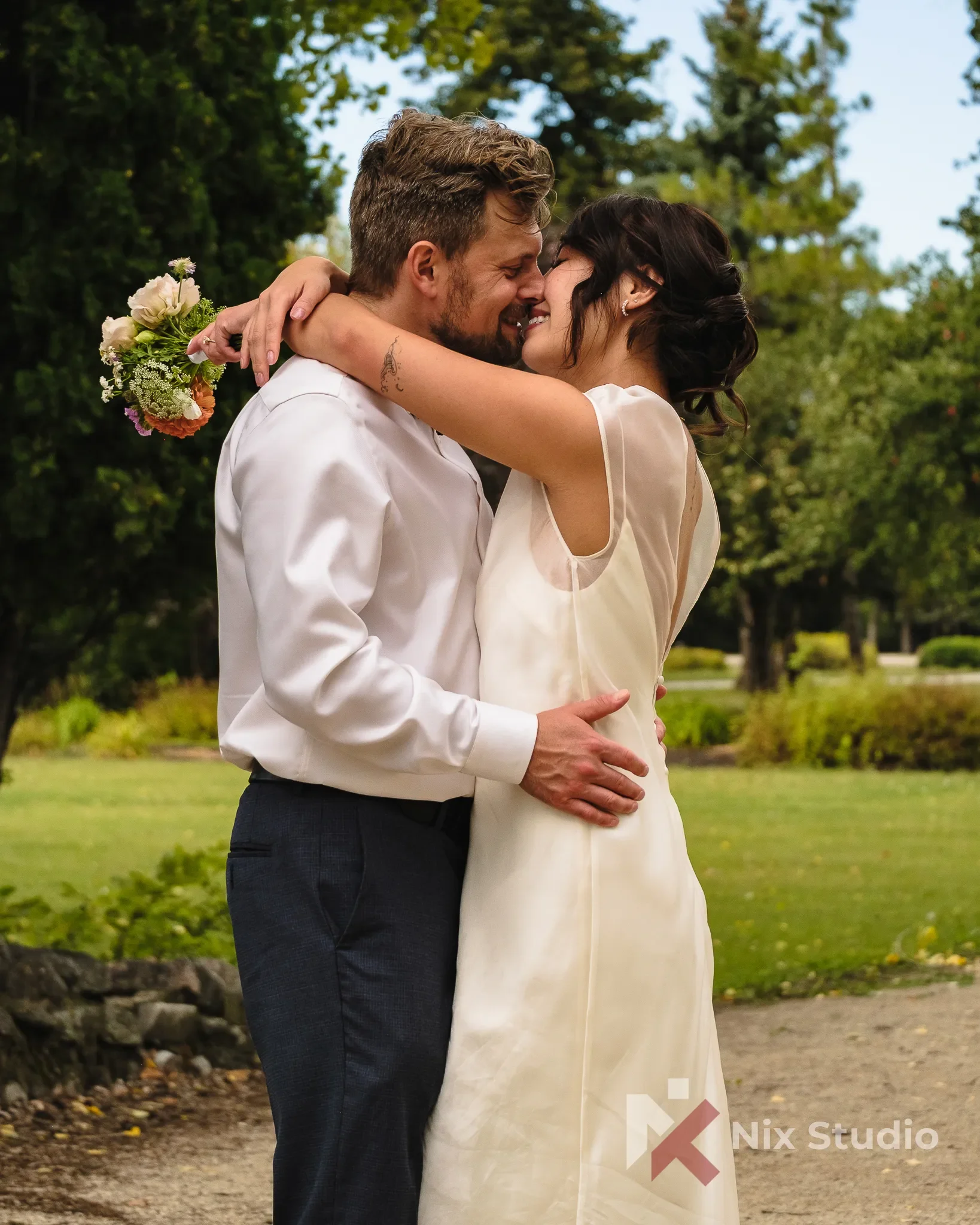 Portrait of a newlywed couple captured by Dunixi Larrauri in Morden Manitoba