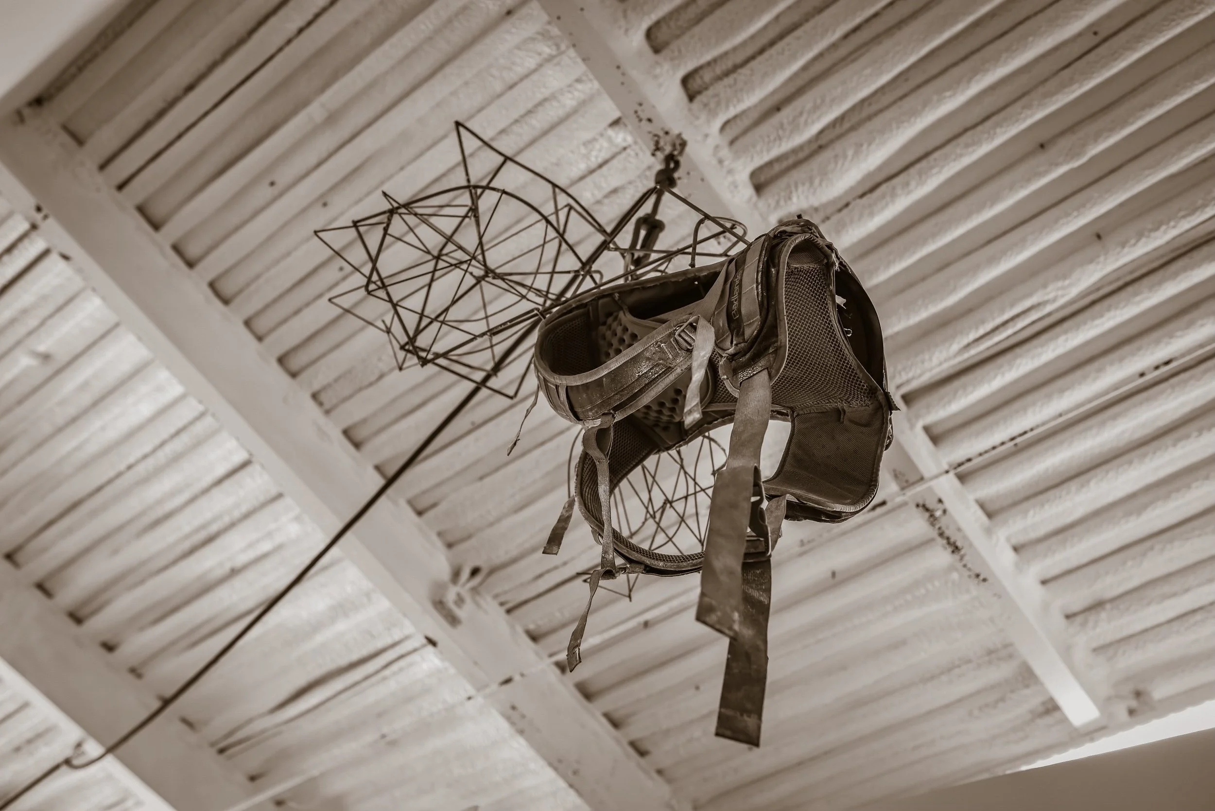 Hanging harness with metal frame on ceiling