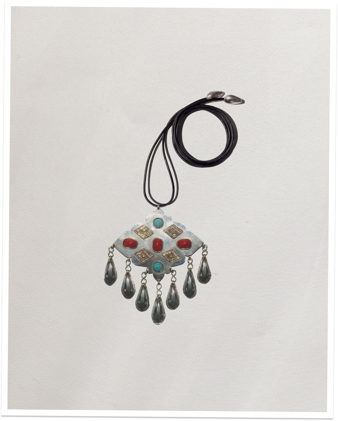 Vertigo At Present Necklace