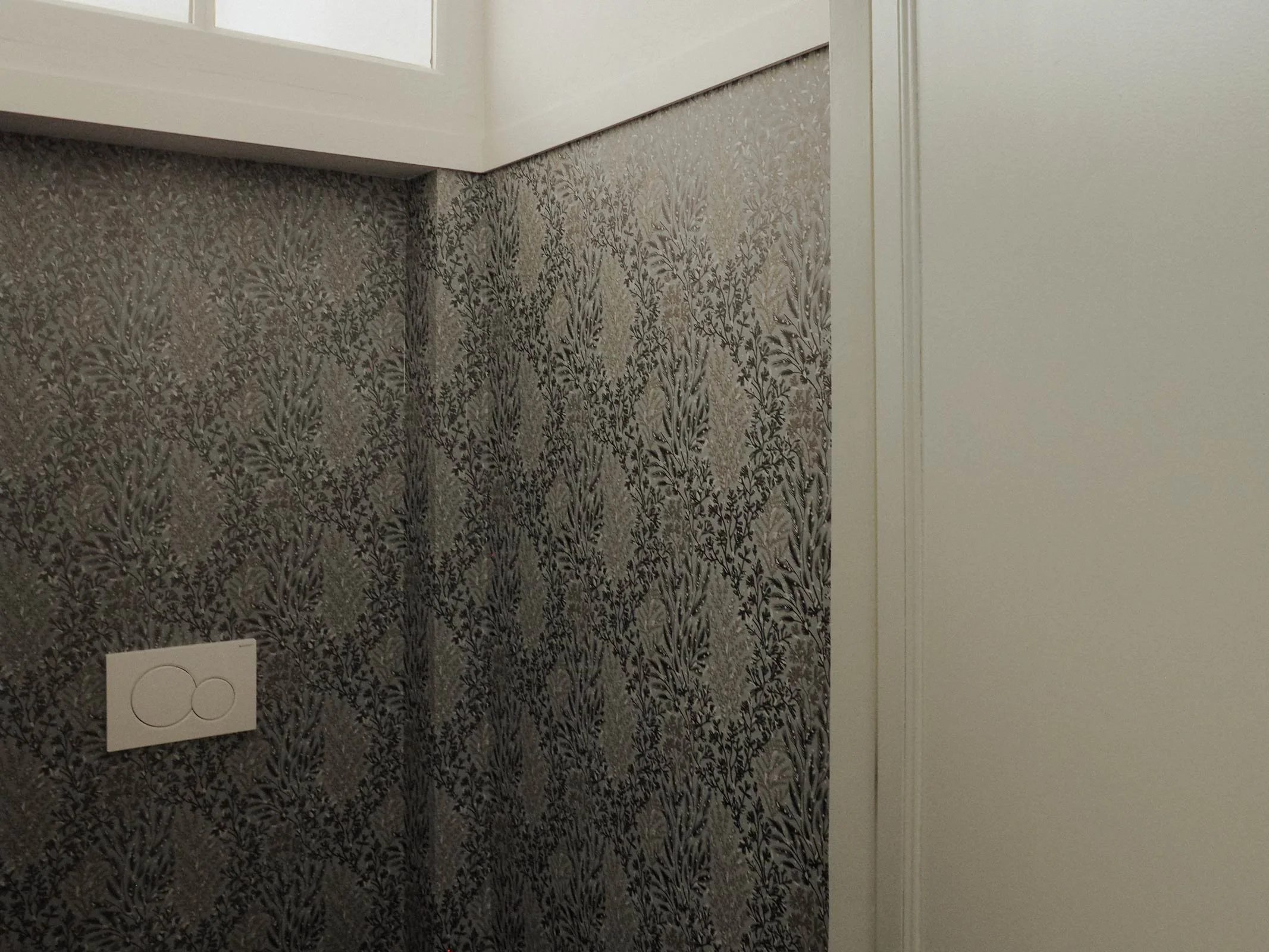 Wc dans une maison ancienne dans le Var décorés par un architecte d'intérieur