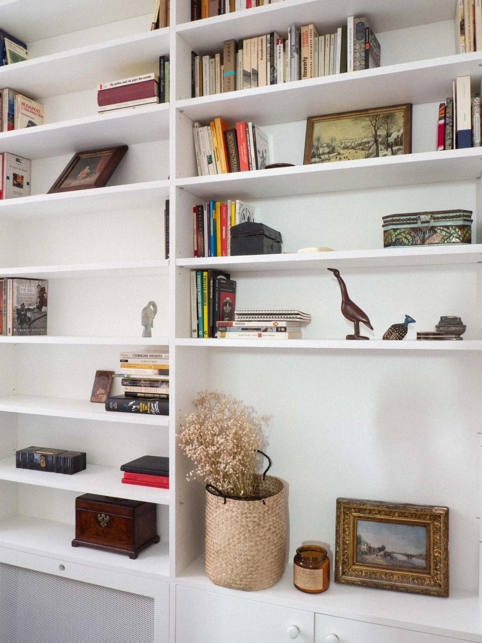 Bibliothèque sur-mesure conçue par une architecte d'intérieur dans le Var