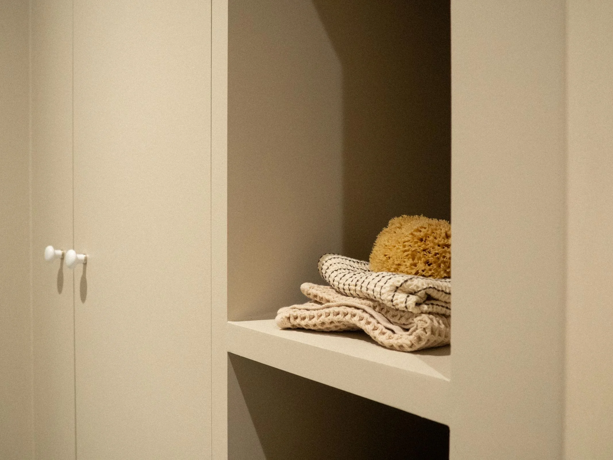 Rangements sur-mesure réalisés par une architecte d'intérieur dans le Var