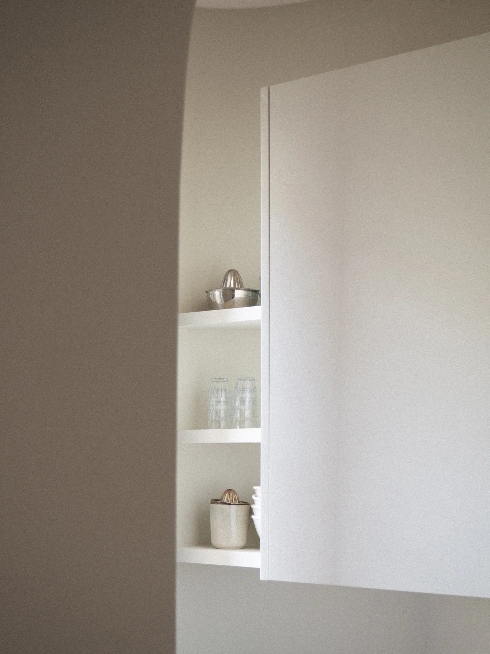 Cuisine sur-mesure réalisée par un architecte d'intérieur dans le Var