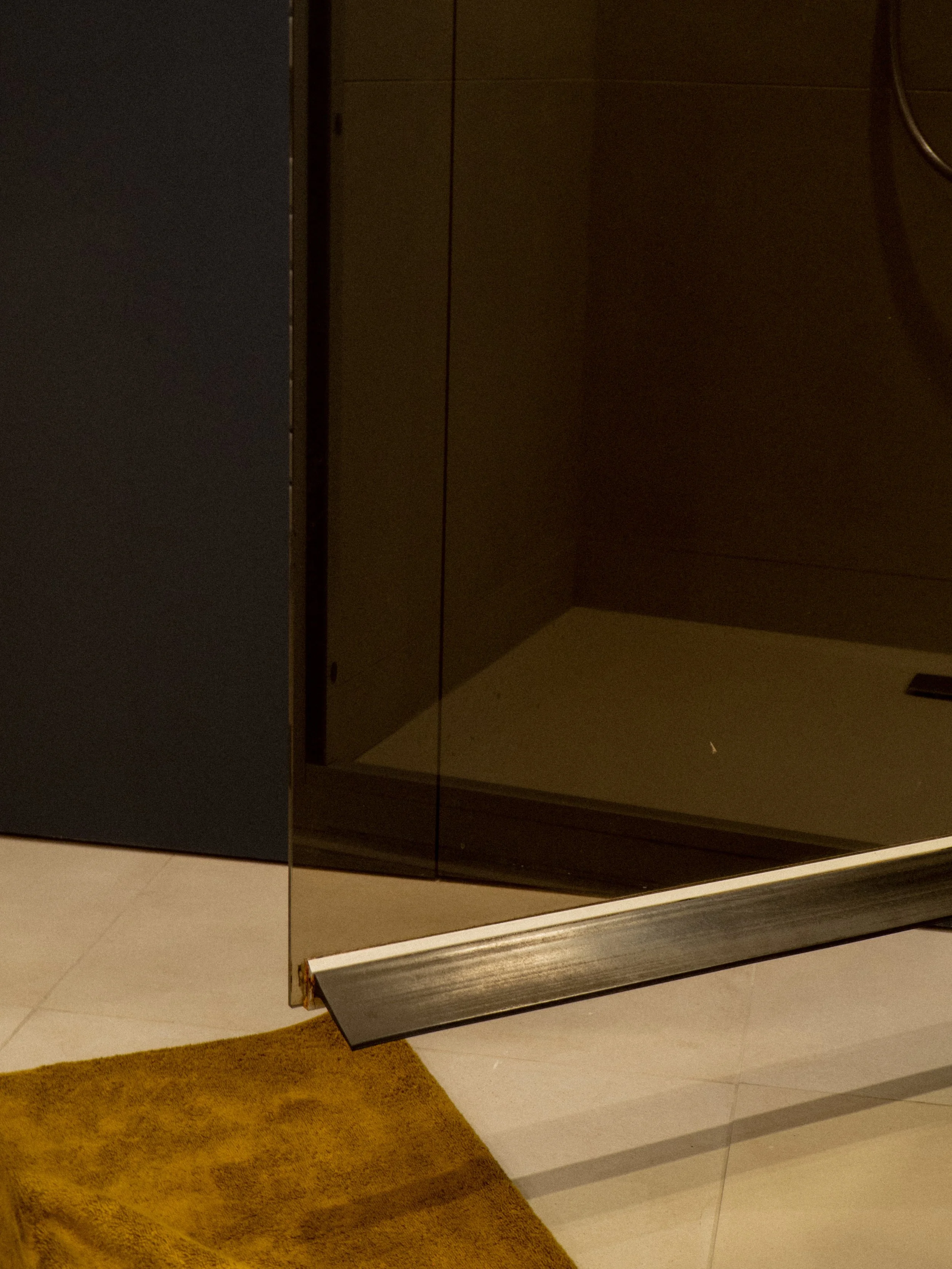 Salle d'eau sur-mesure conçue dans un loft à Toulon dans le Var par un architecte d'intérieur