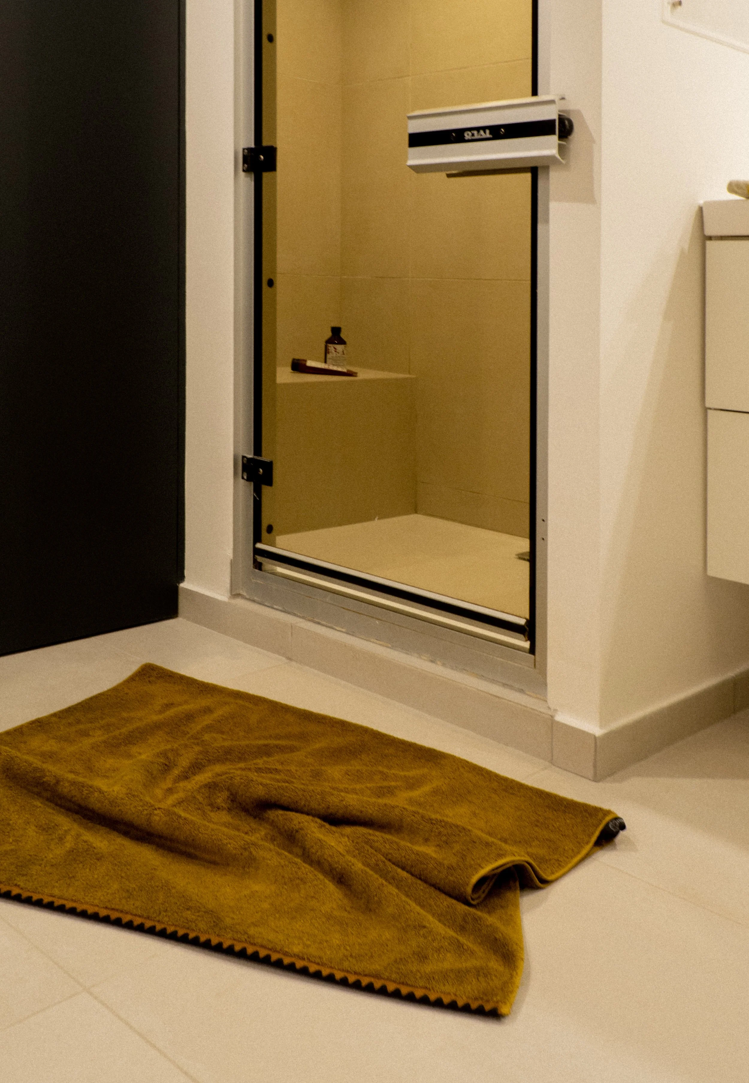 Salle d'eau sur-mesure rénovée dans un loft à Toulon dans le Var par un architecte d'intérieur