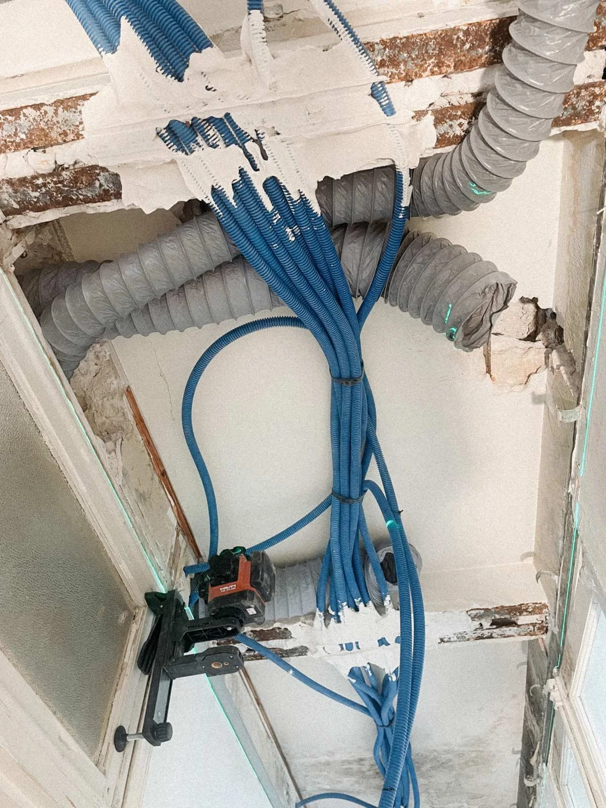 Réseau électrique dans un appartement rénové à Toulon dans le Var par un maître d'oeuvre