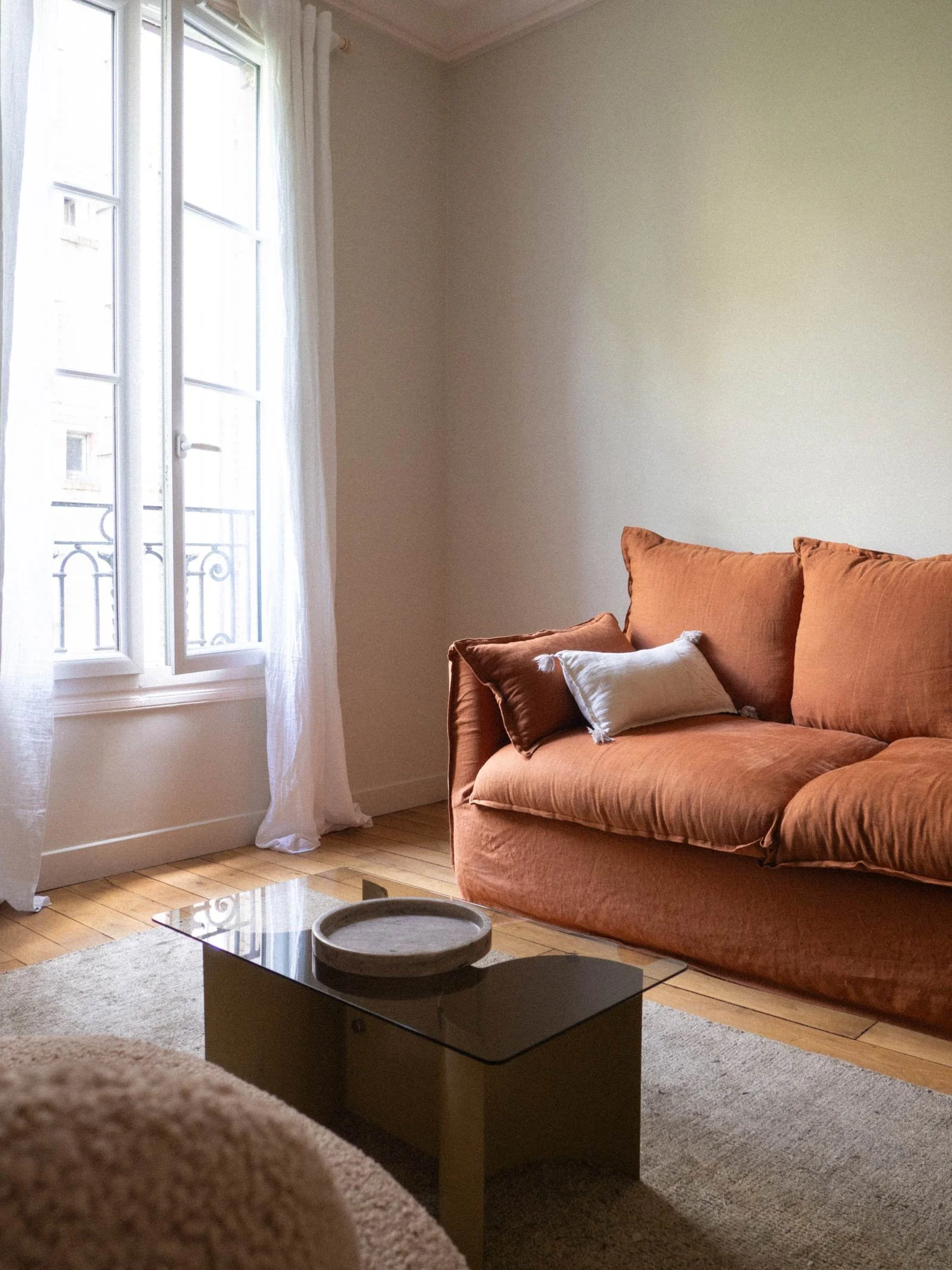 Salon décoré par un architecte d'intérieur dans le Var